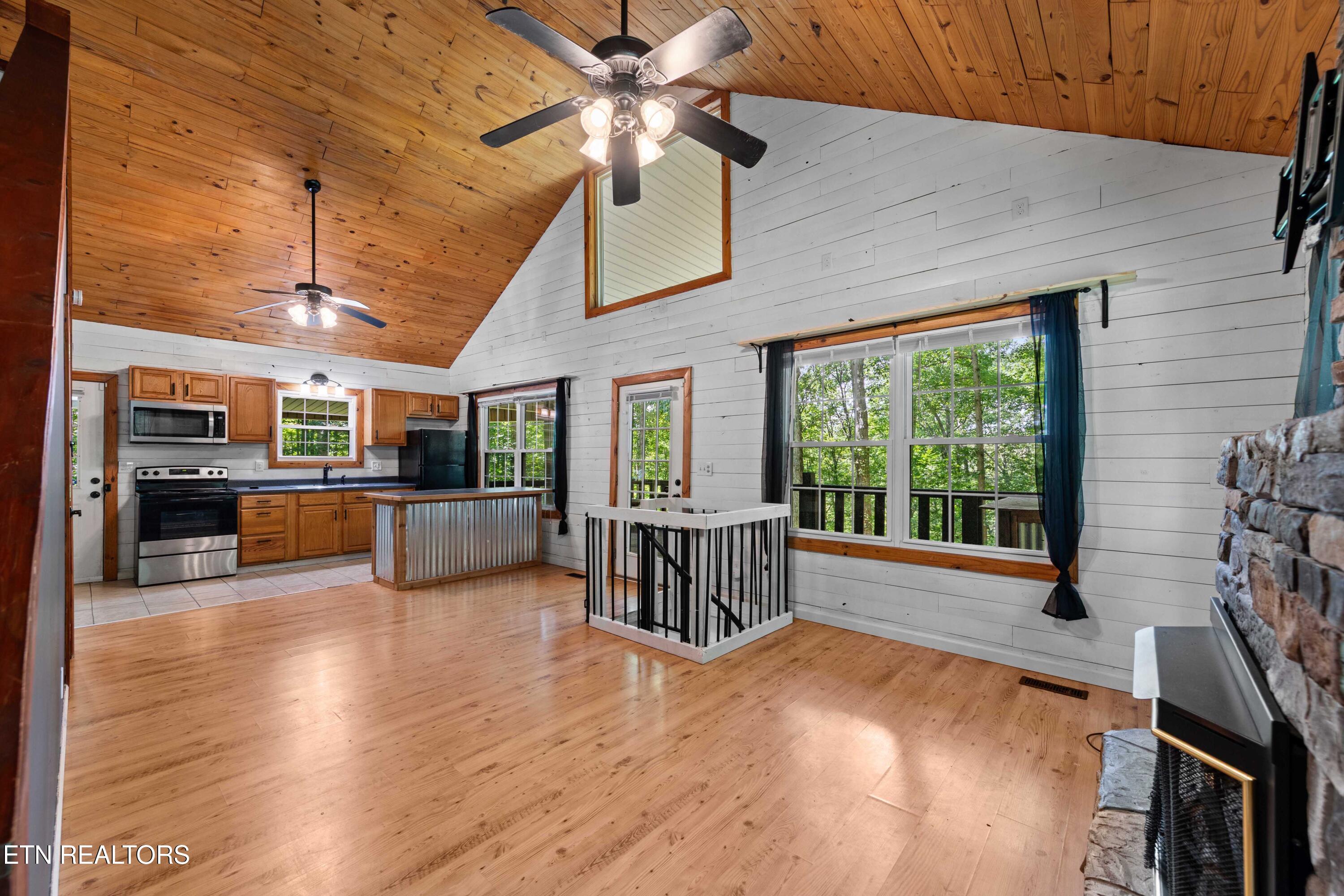 598 Hiawassee View Drive Jacksboro TN 37757