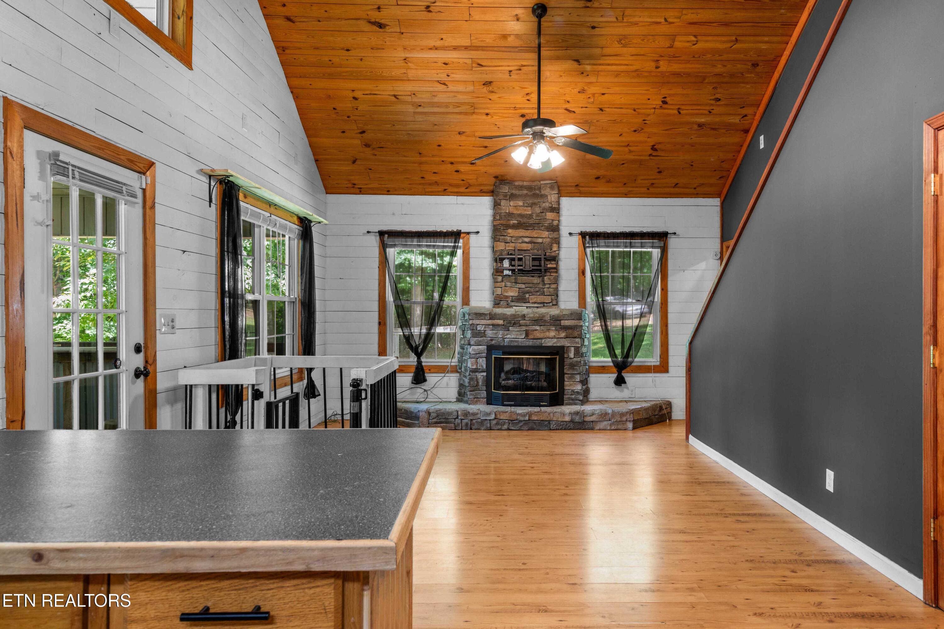 598 Hiawassee View Drive Jacksboro TN 37757