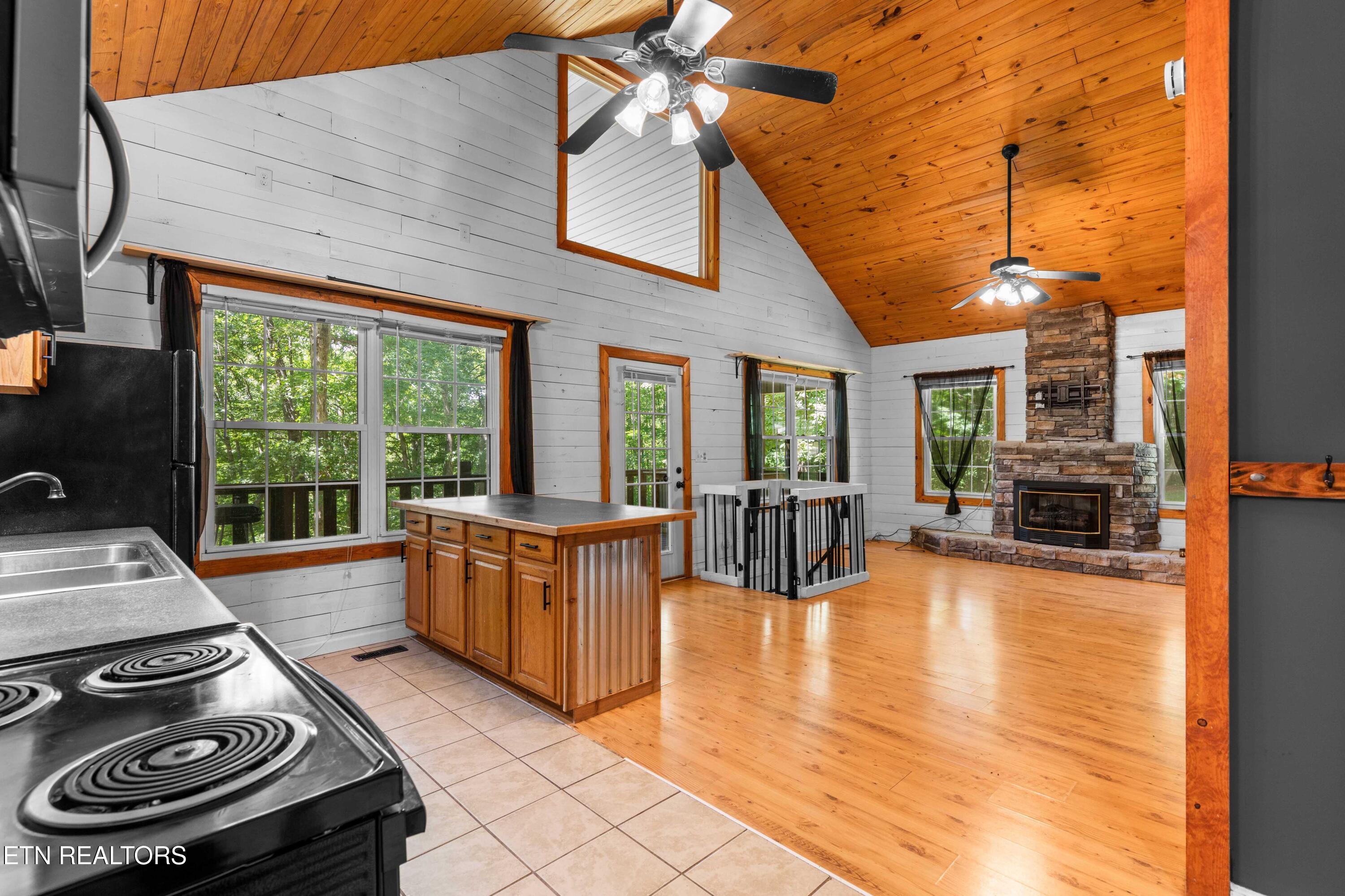 598 Hiawassee View Drive Jacksboro TN 37757