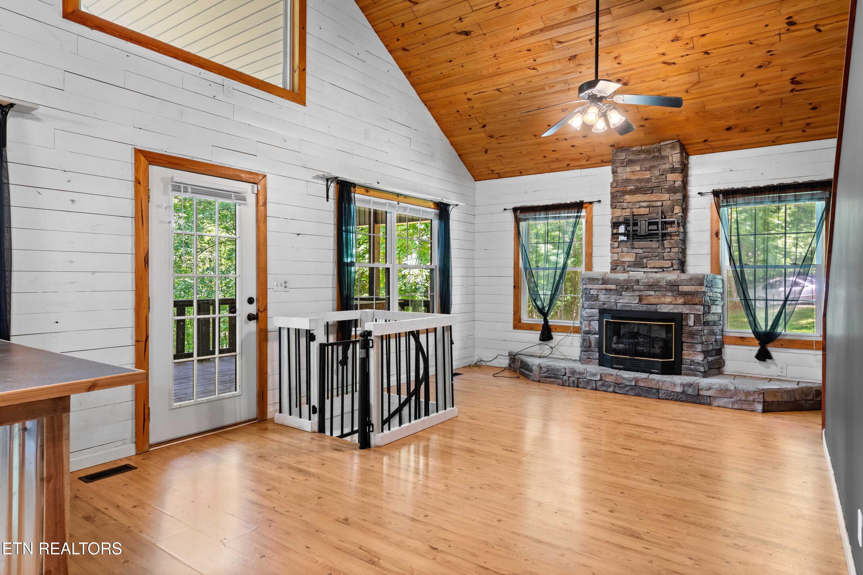 598 Hiawassee View Drive Jacksboro TN 37757