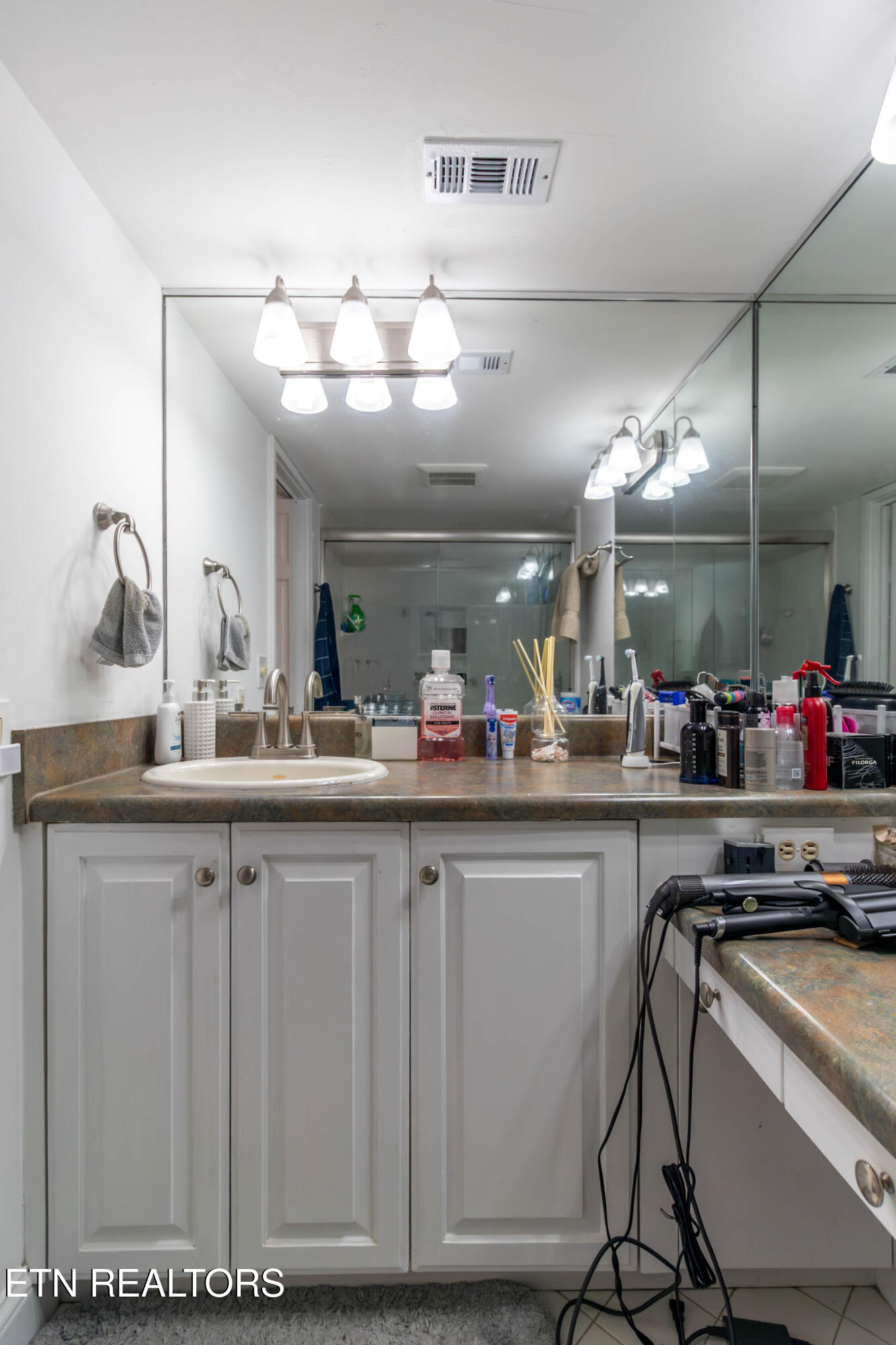1960 Cherokee Bluff Drive Knoxville TN 37920