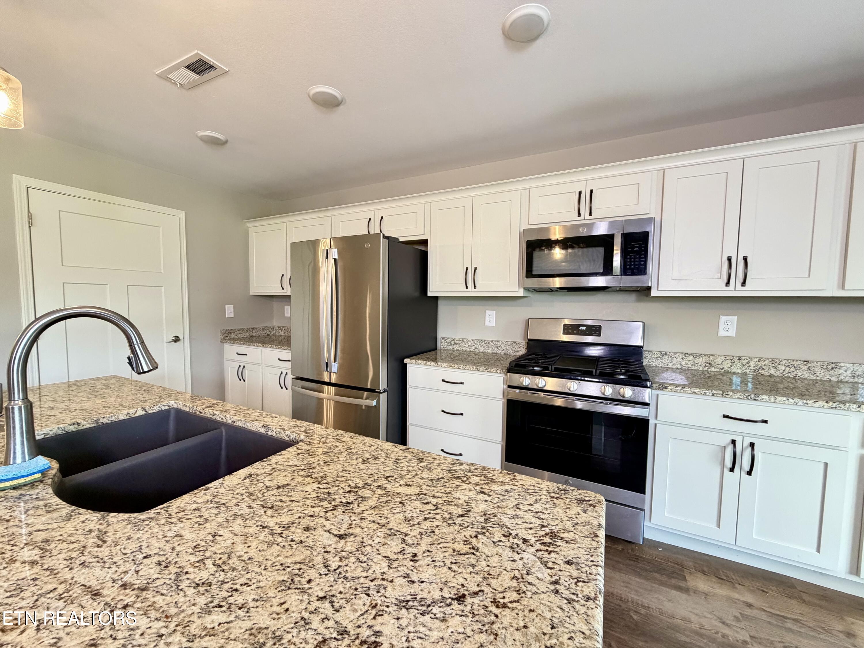 728 Snowflower Circle Pigeon Forge TN 37863