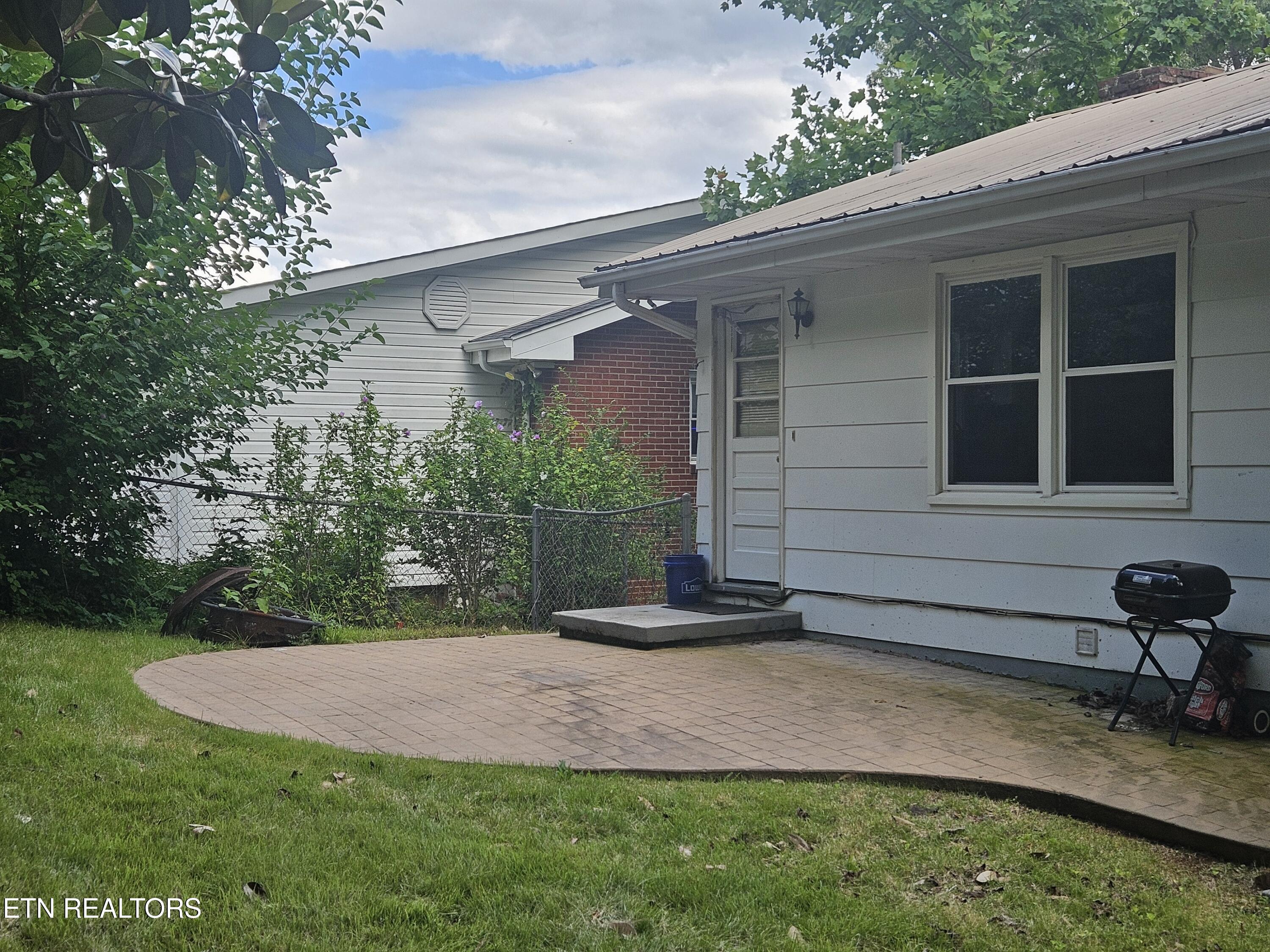 1725 S Forest Drive Knoxville TN 37920