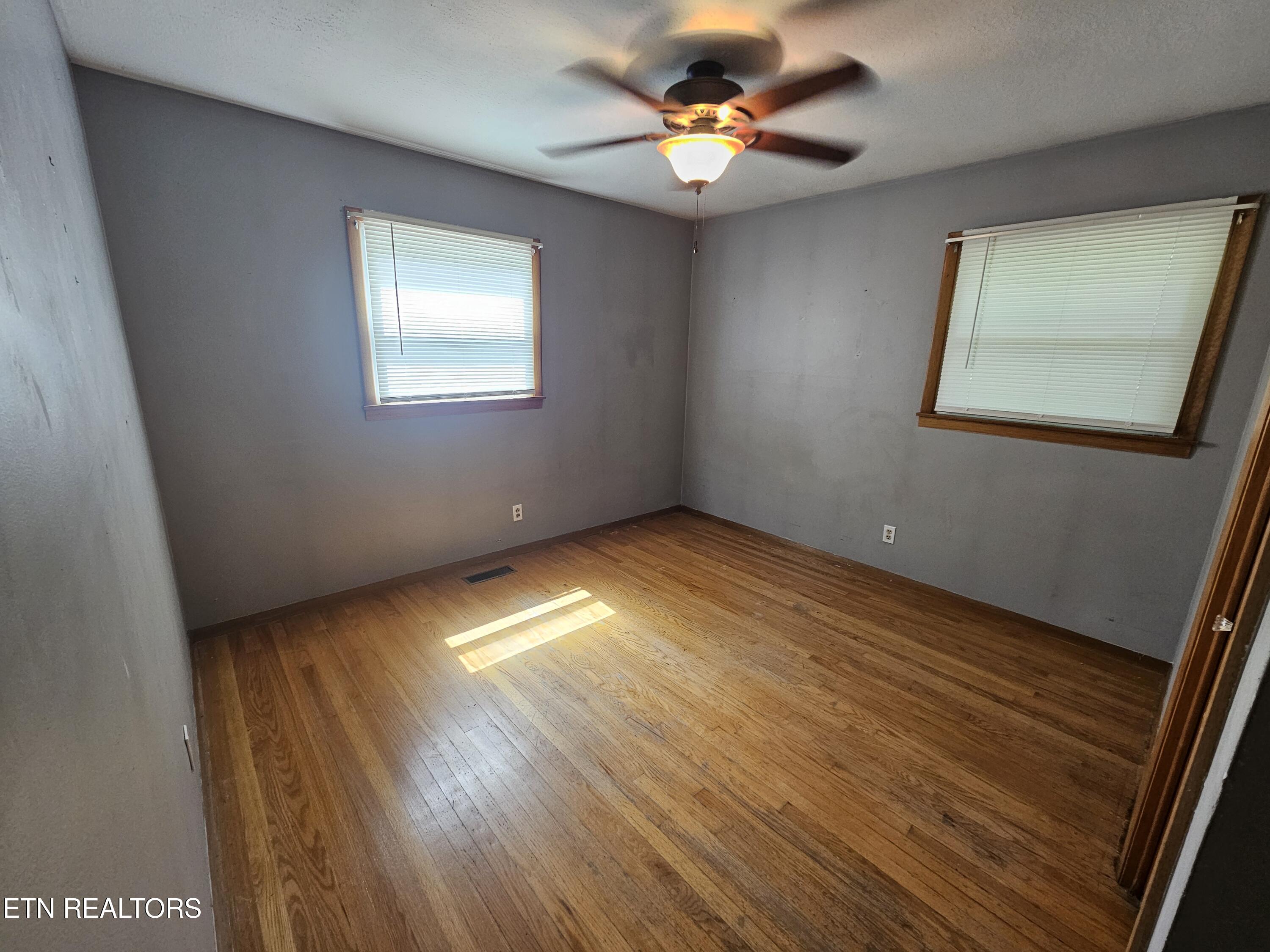 1725 S Forest Drive Knoxville TN 37920