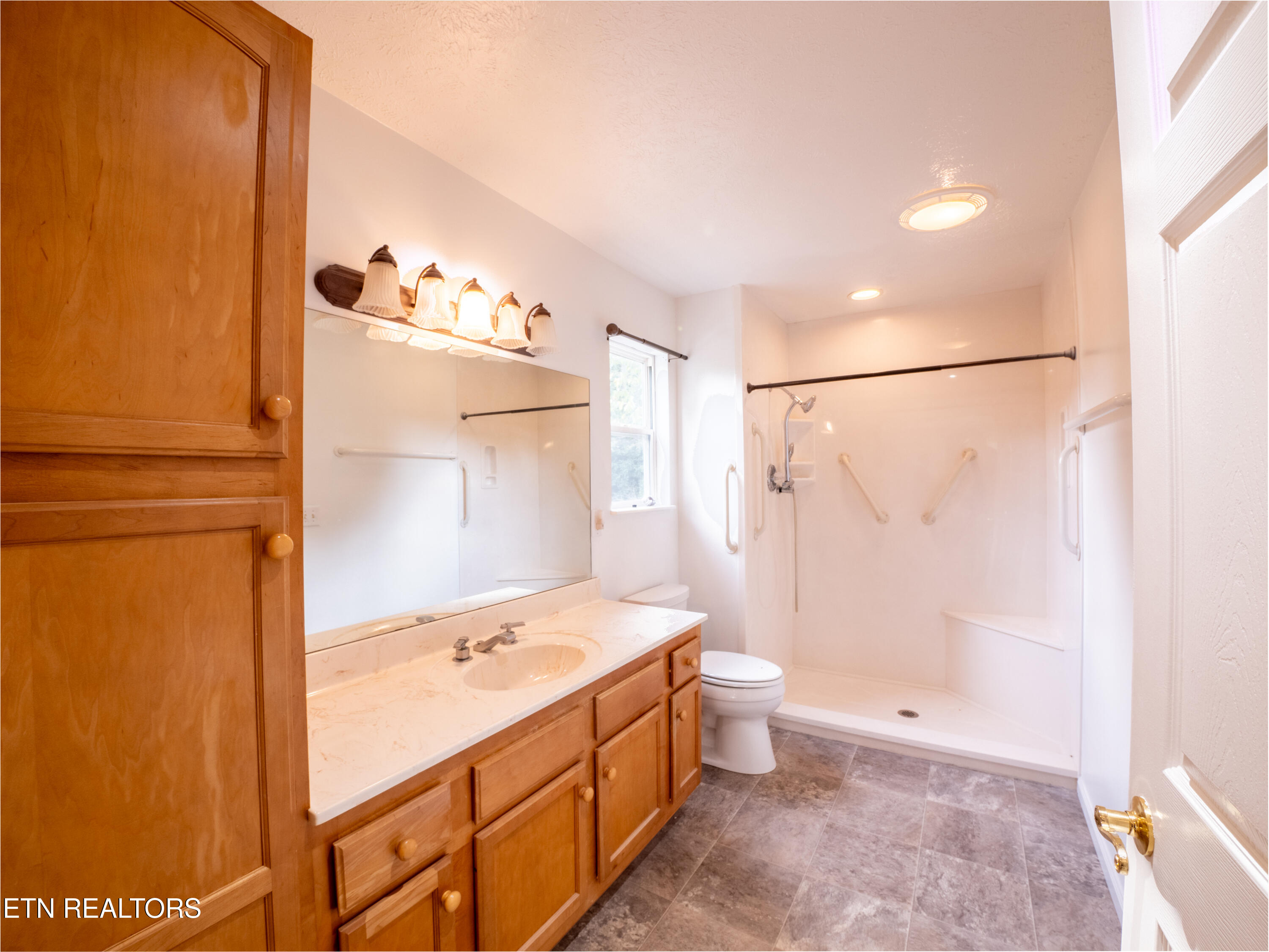 215 Tahlequah Drive Loudon TN 37774