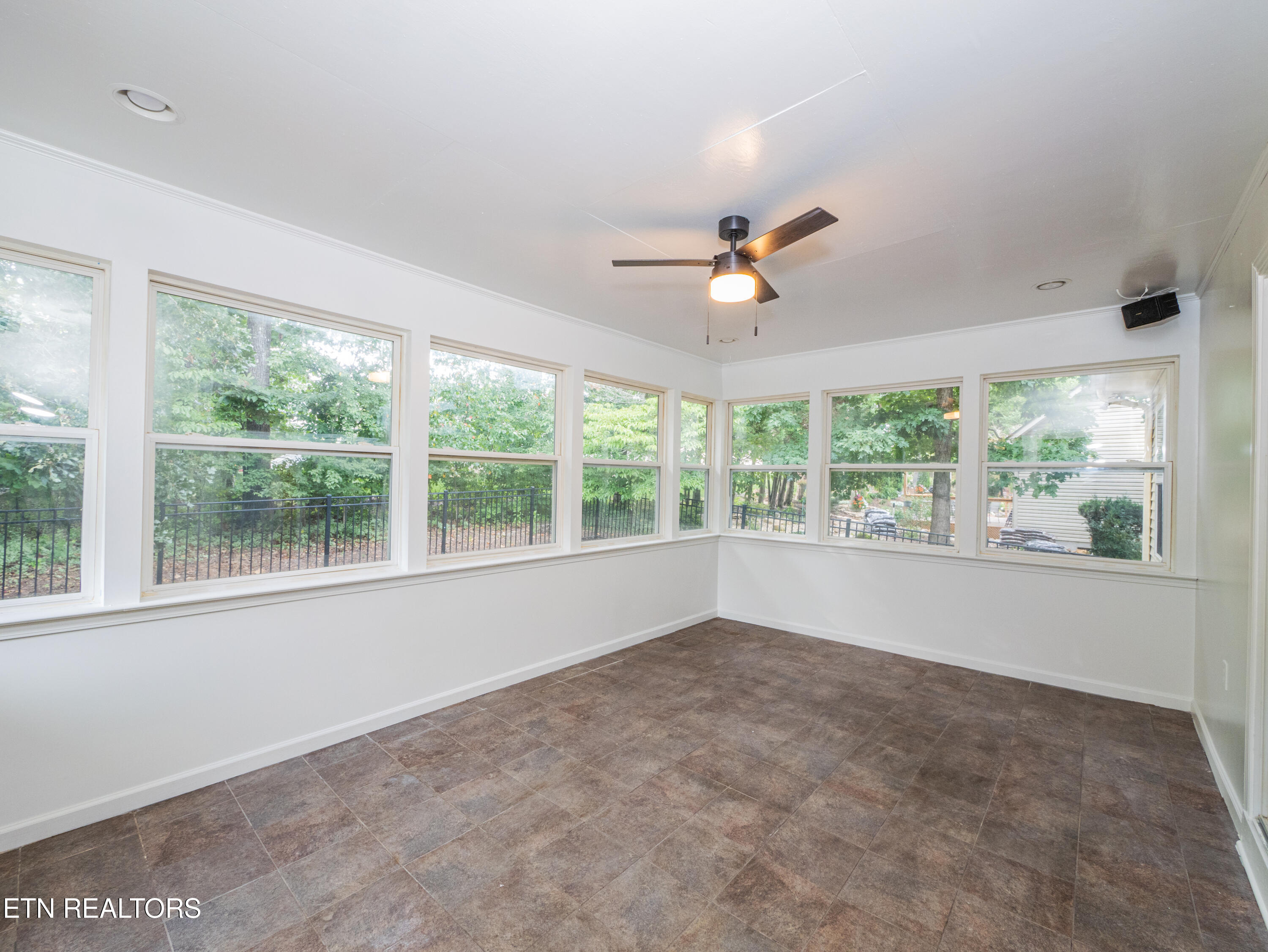 215 Tahlequah Drive Loudon TN 37774