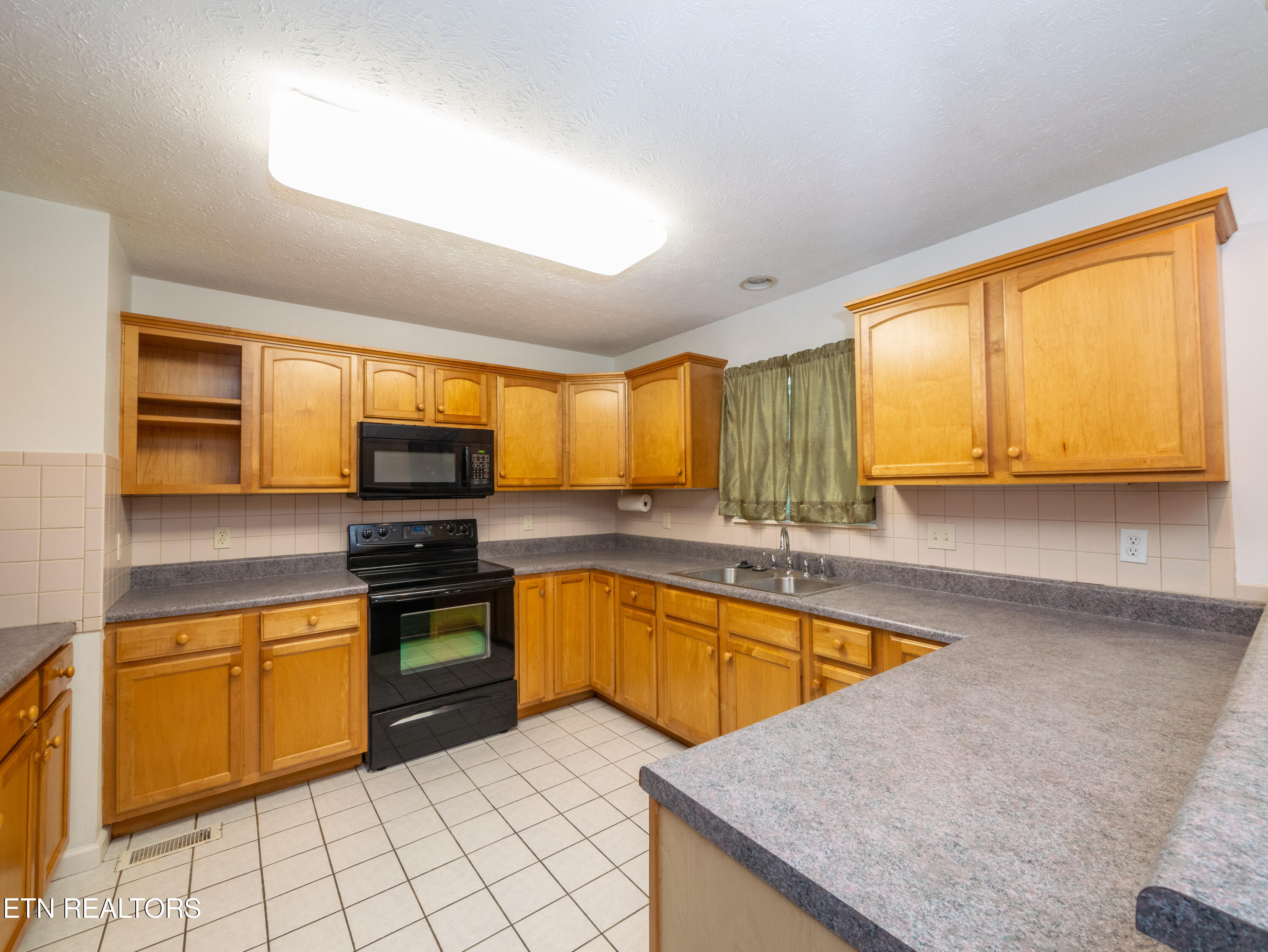 215 Tahlequah Drive Loudon TN 37774