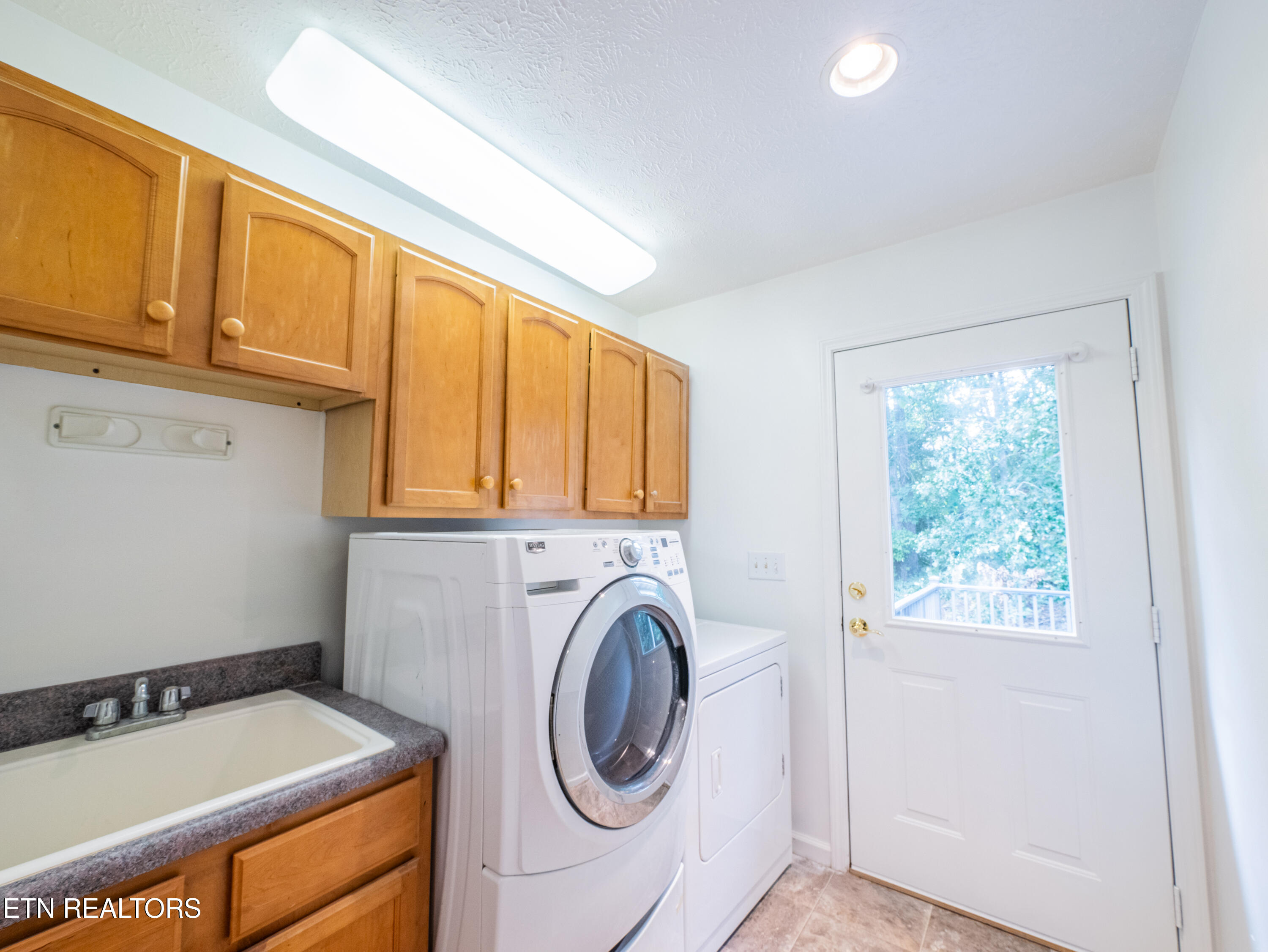 215 Tahlequah Drive Loudon TN 37774