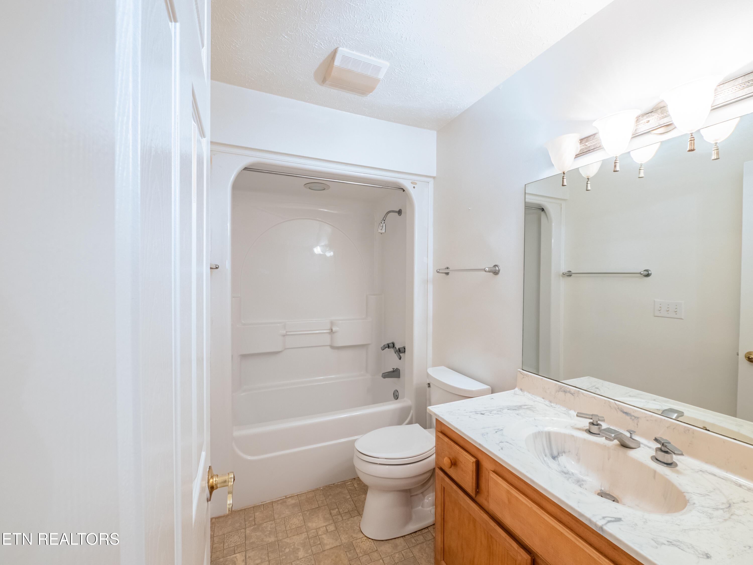 215 Tahlequah Drive Loudon TN 37774