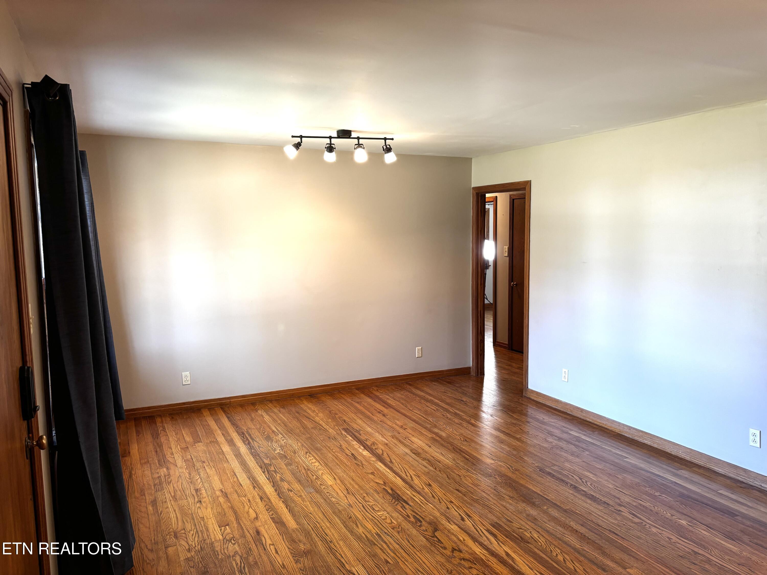 4106 Woodlawn Pike Knoxville TN 37920