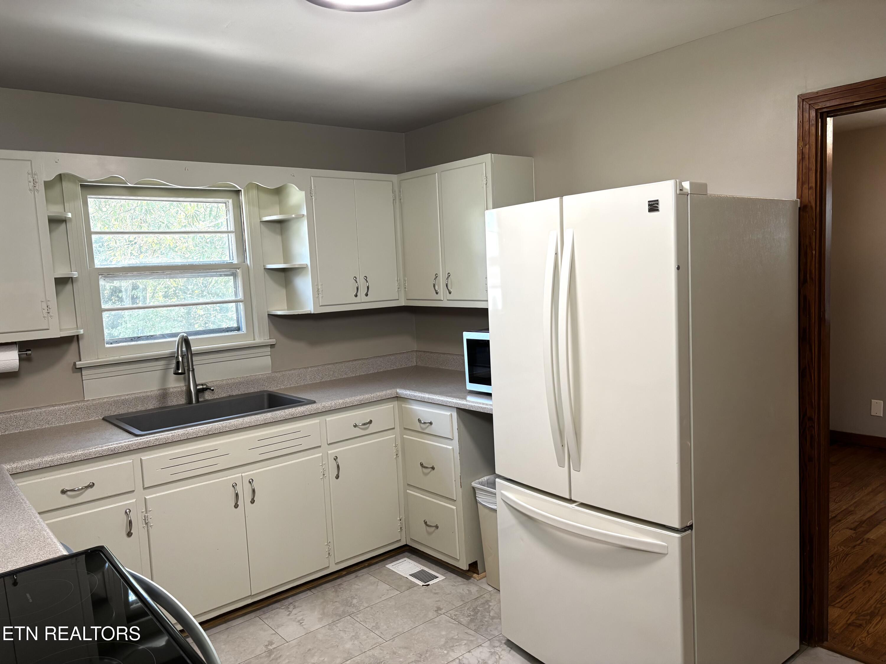 4106 Woodlawn Pike Knoxville TN 37920