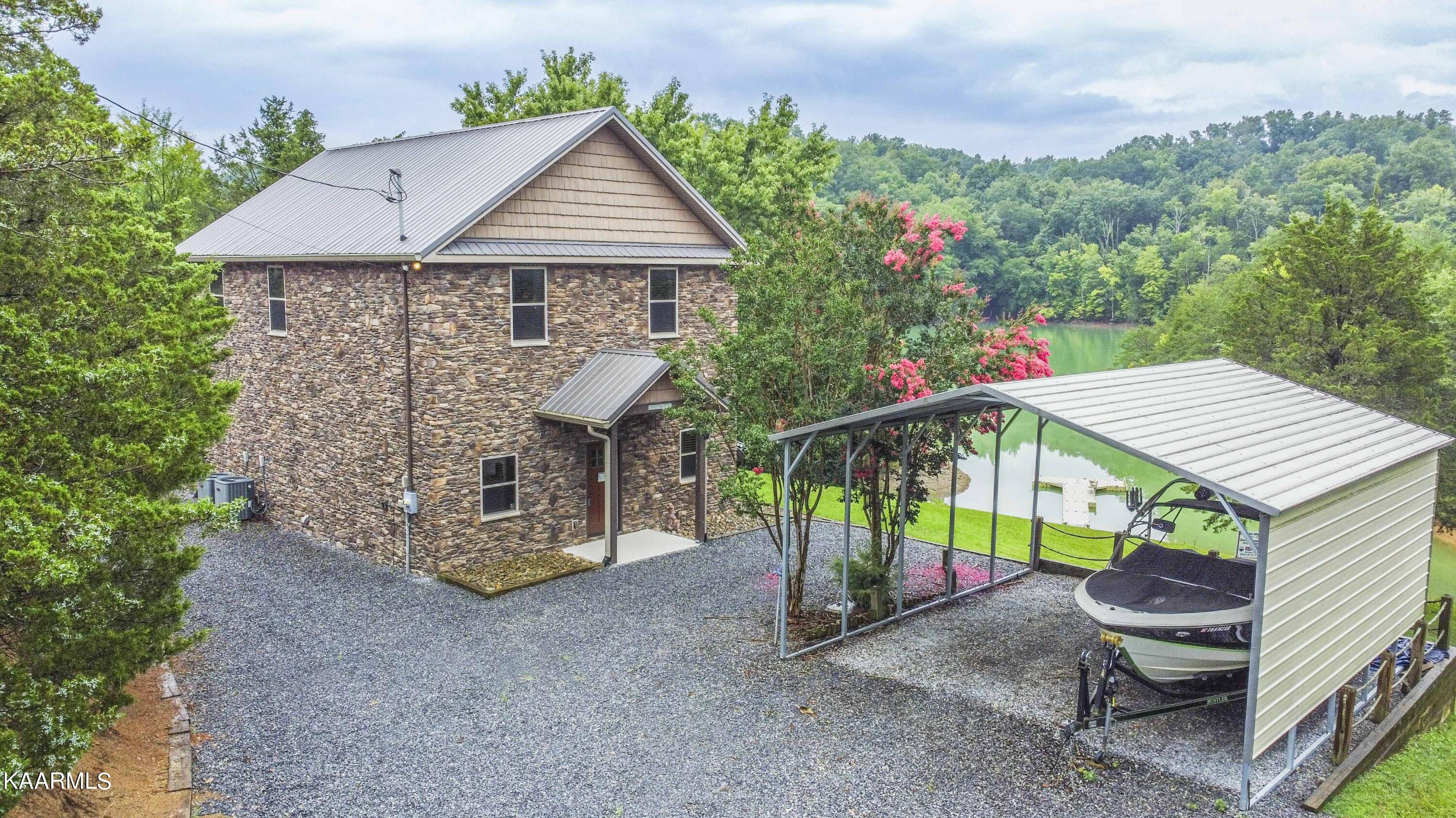 2499 Jim Henry Road Dandridge TN 37725