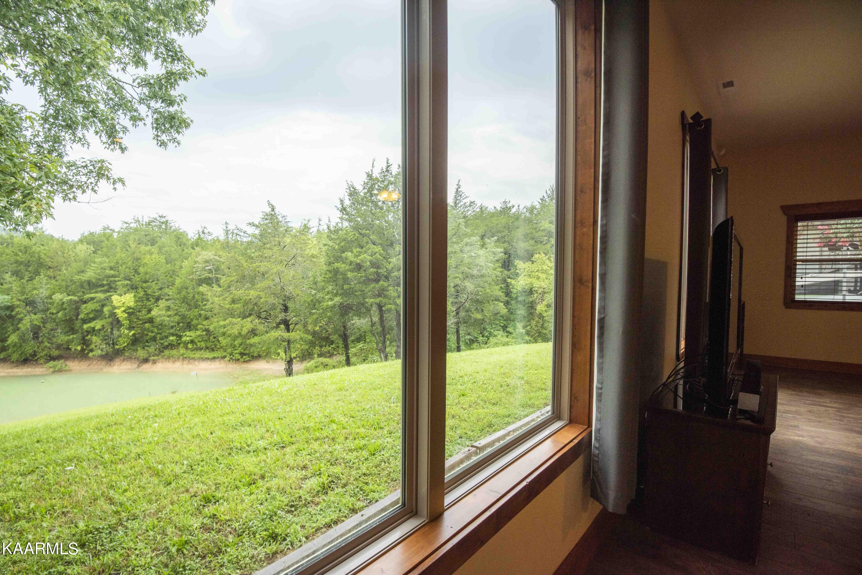 2499 Jim Henry Road Dandridge TN 37725