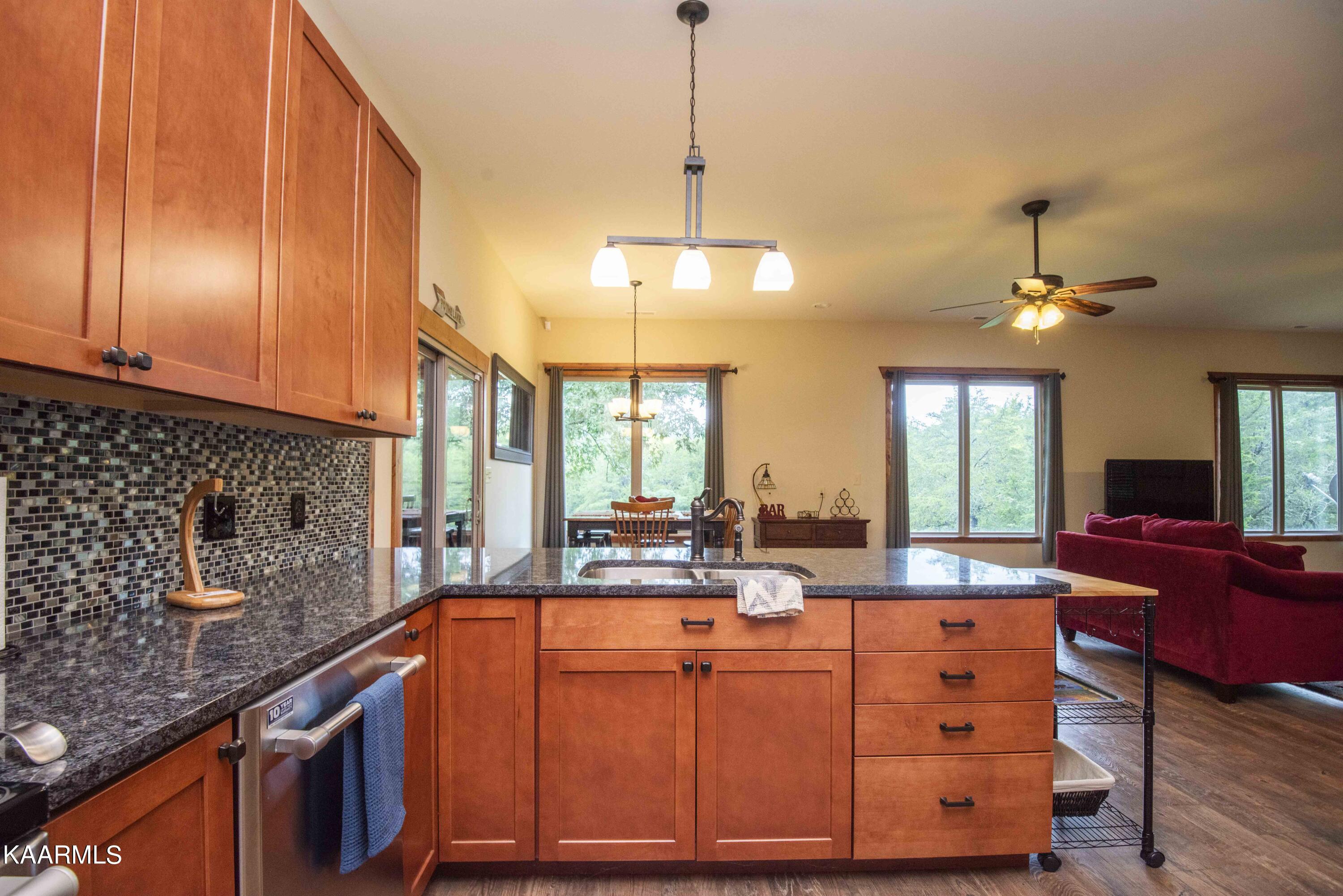 2499 Jim Henry Road Dandridge TN 37725