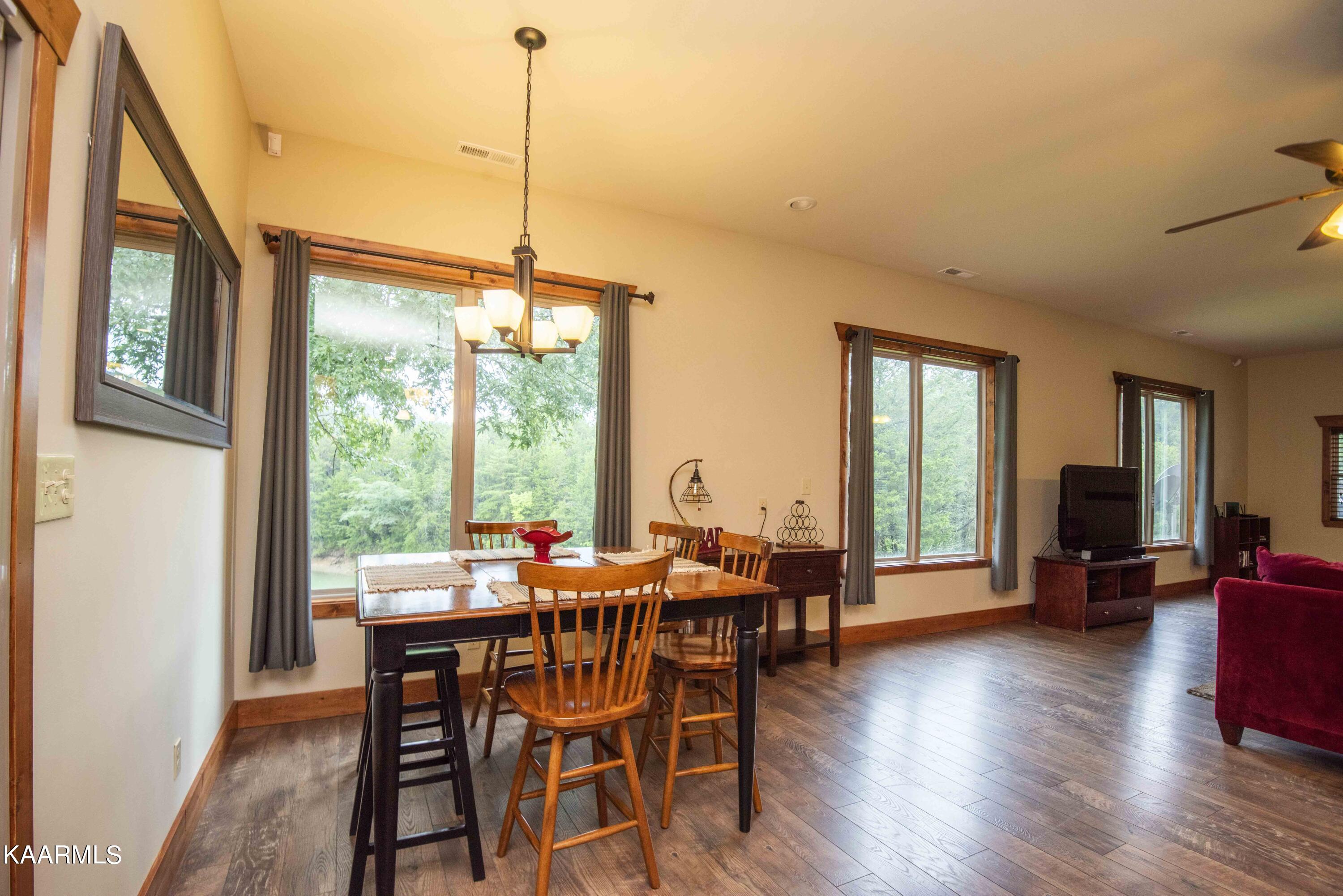 2499 Jim Henry Road Dandridge TN 37725