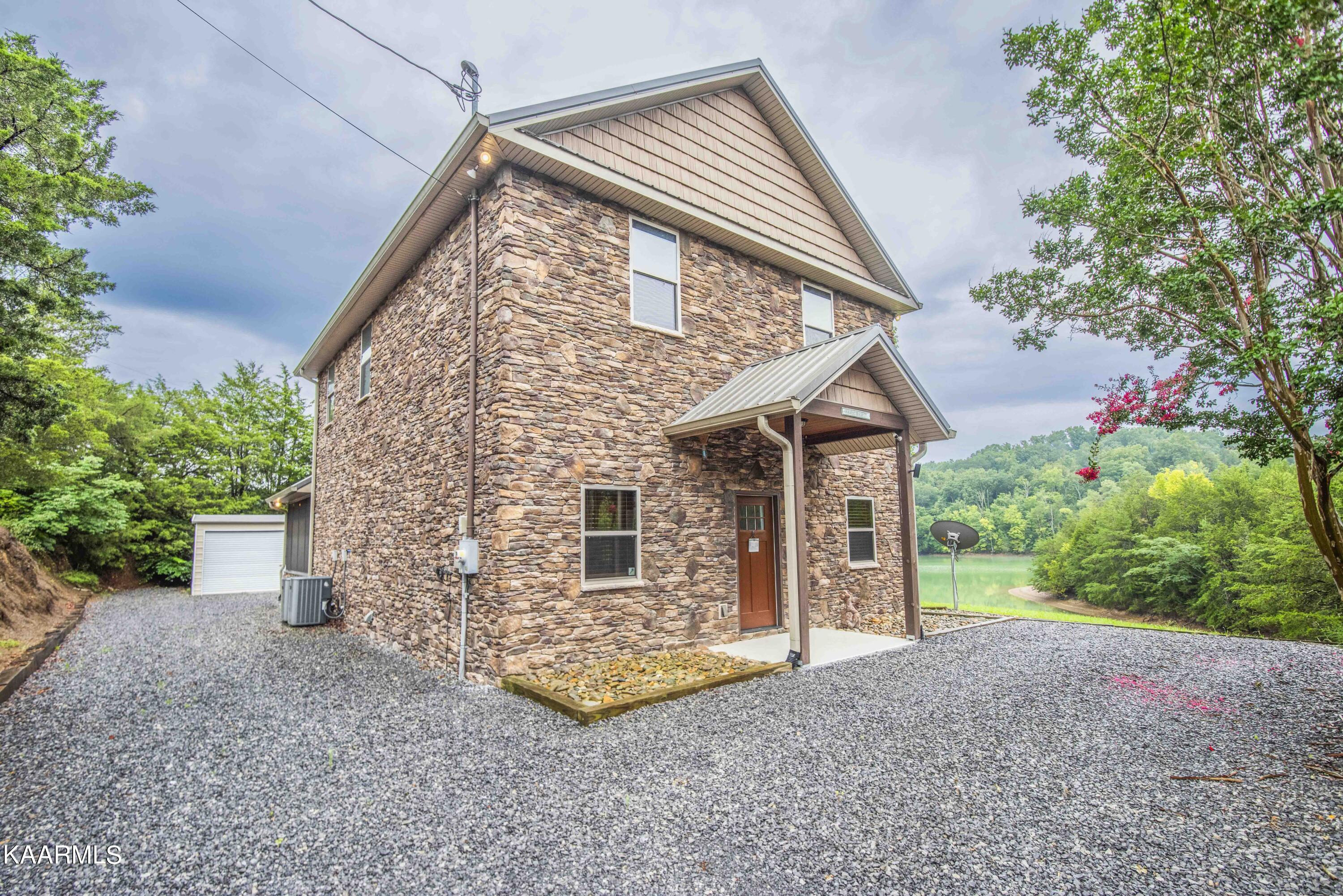 2499 Jim Henry Road Dandridge TN 37725