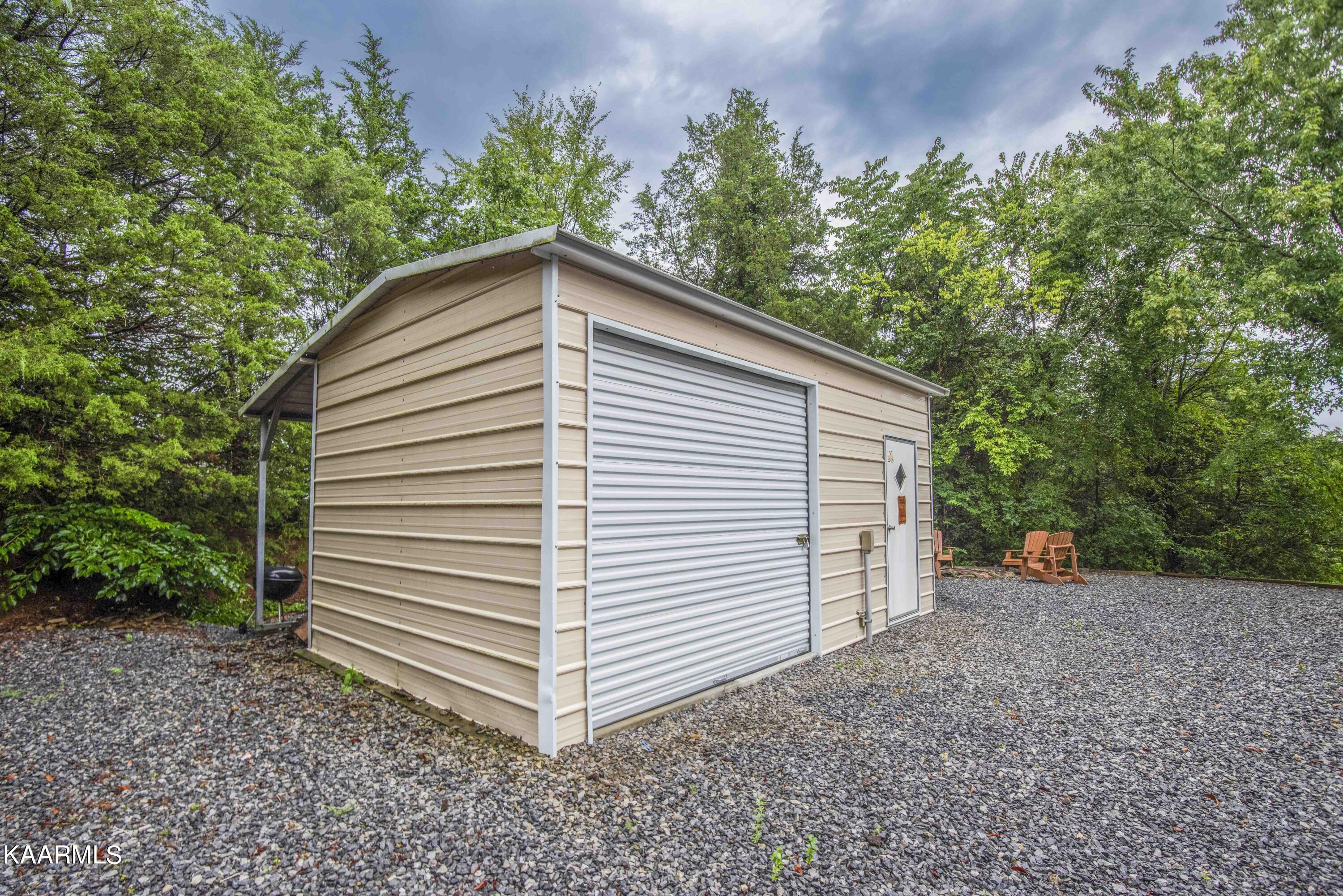 2499 Jim Henry Road Dandridge TN 37725