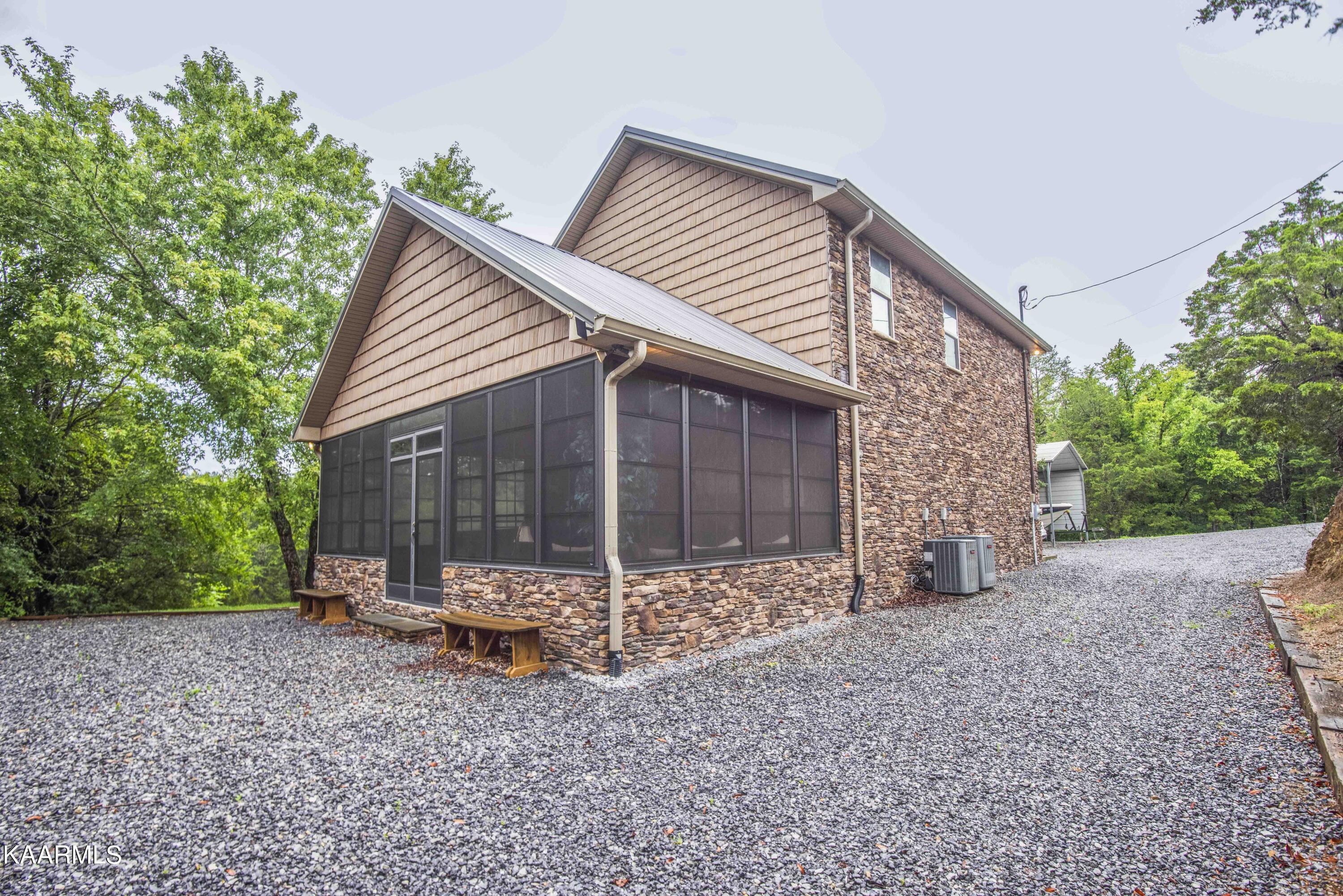 2499 Jim Henry Road Dandridge TN 37725