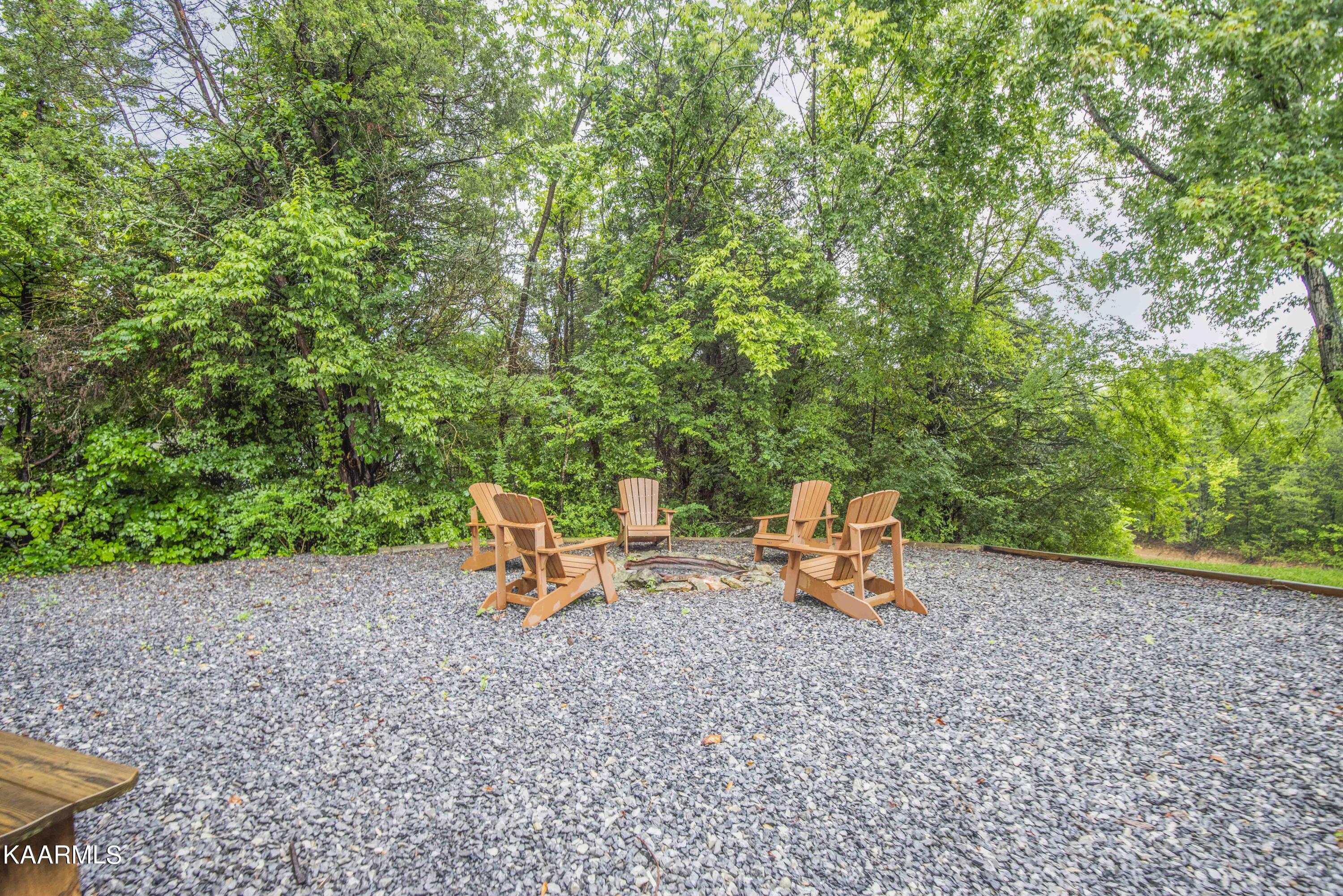 2499 Jim Henry Road Dandridge TN 37725