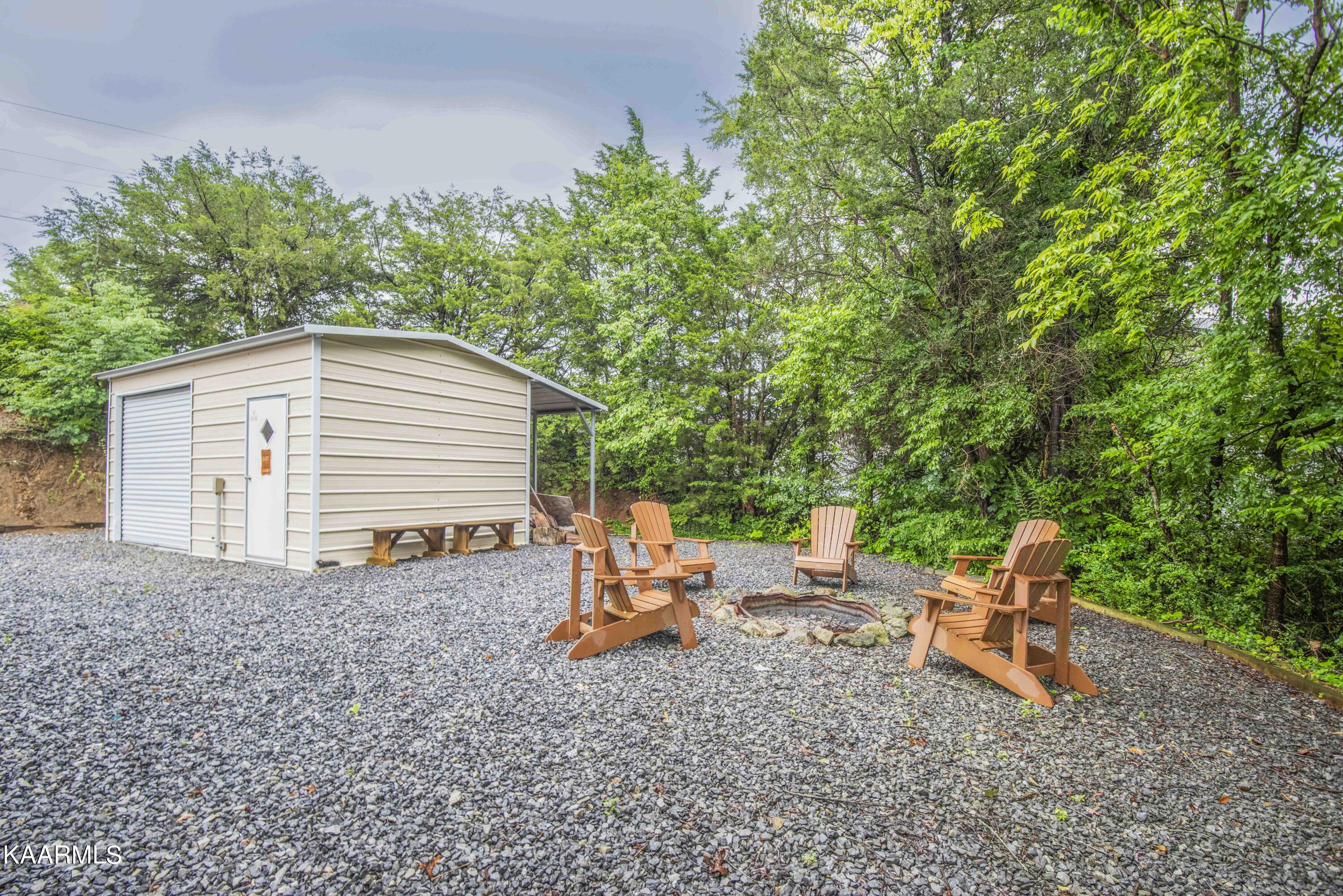 2499 Jim Henry Road Dandridge TN 37725