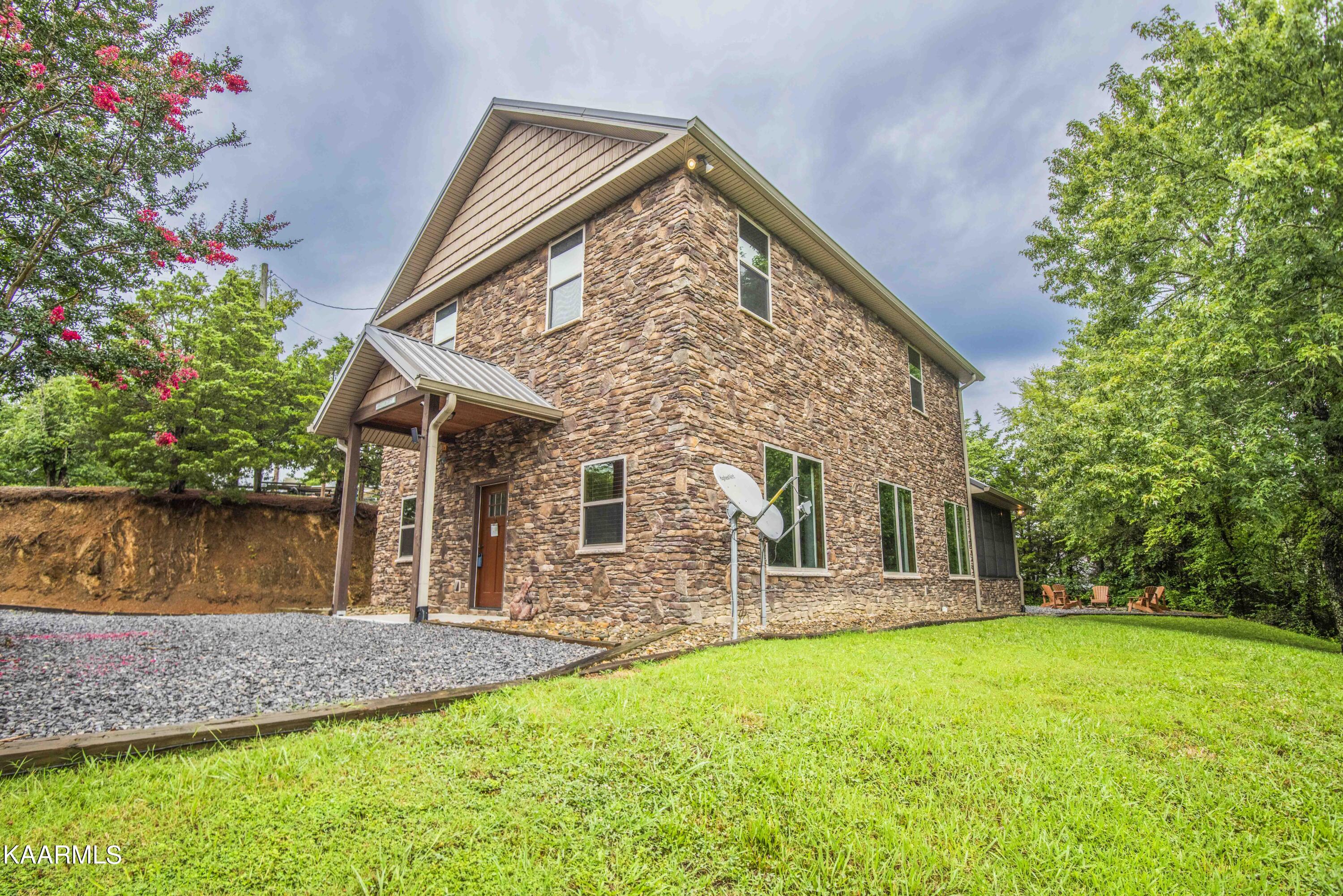 2499 Jim Henry Road Dandridge TN 37725
