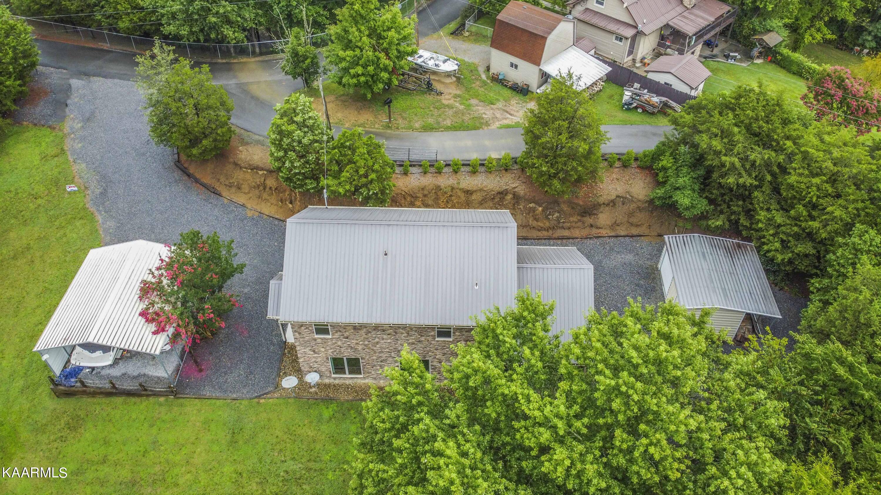 2499 Jim Henry Road Dandridge TN 37725