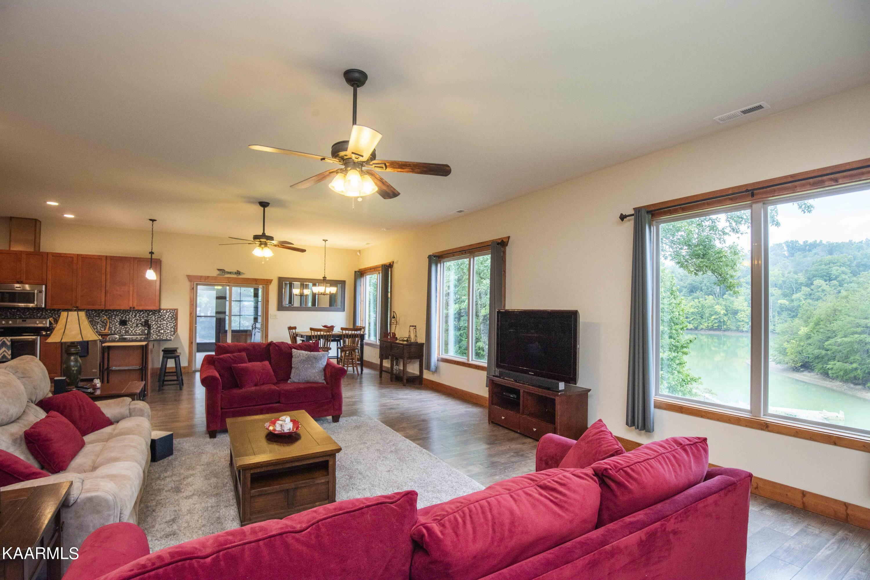 2499 Jim Henry Road Dandridge TN 37725