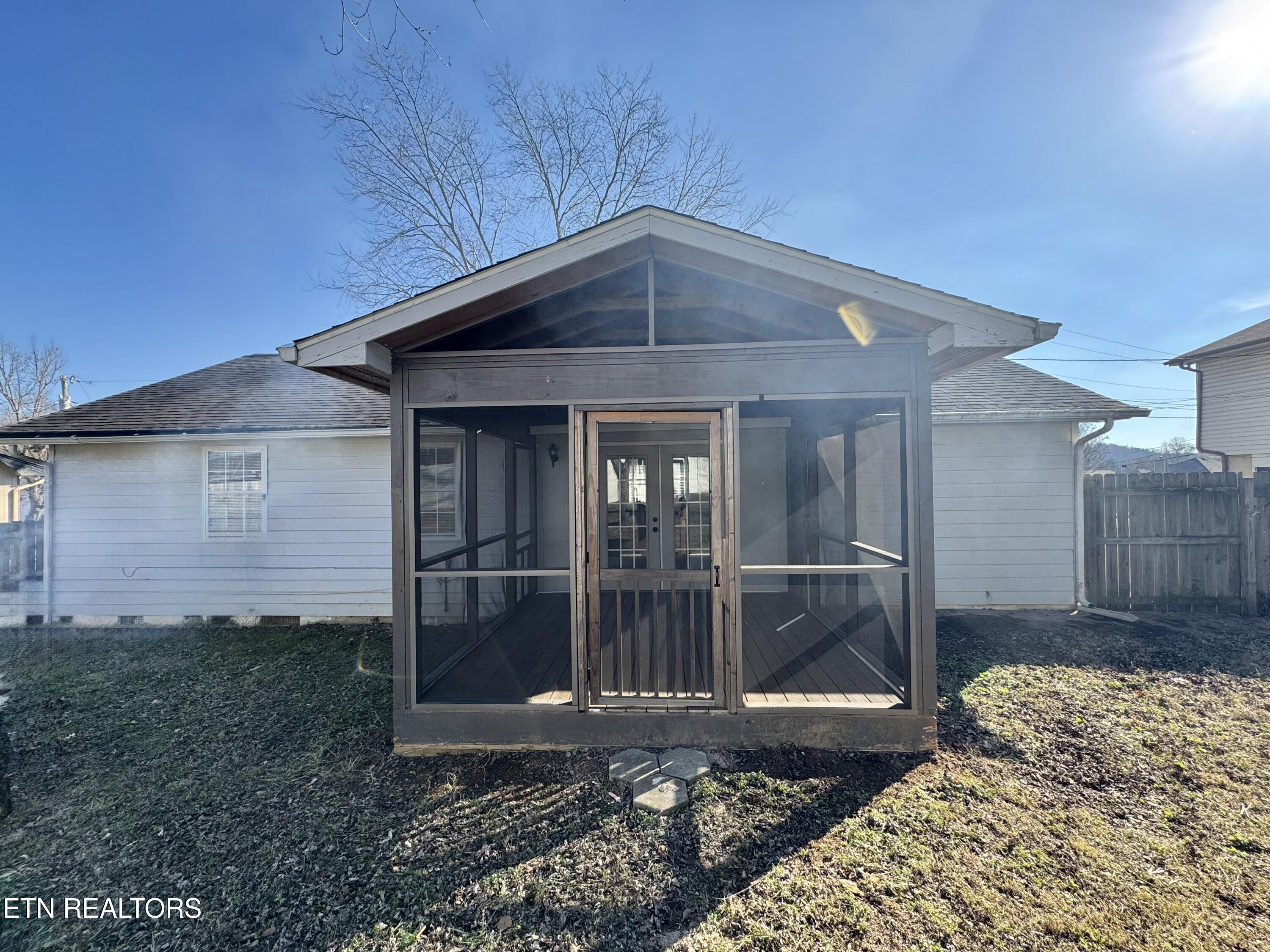 2074 Smoky River Road Knoxville TN 37931