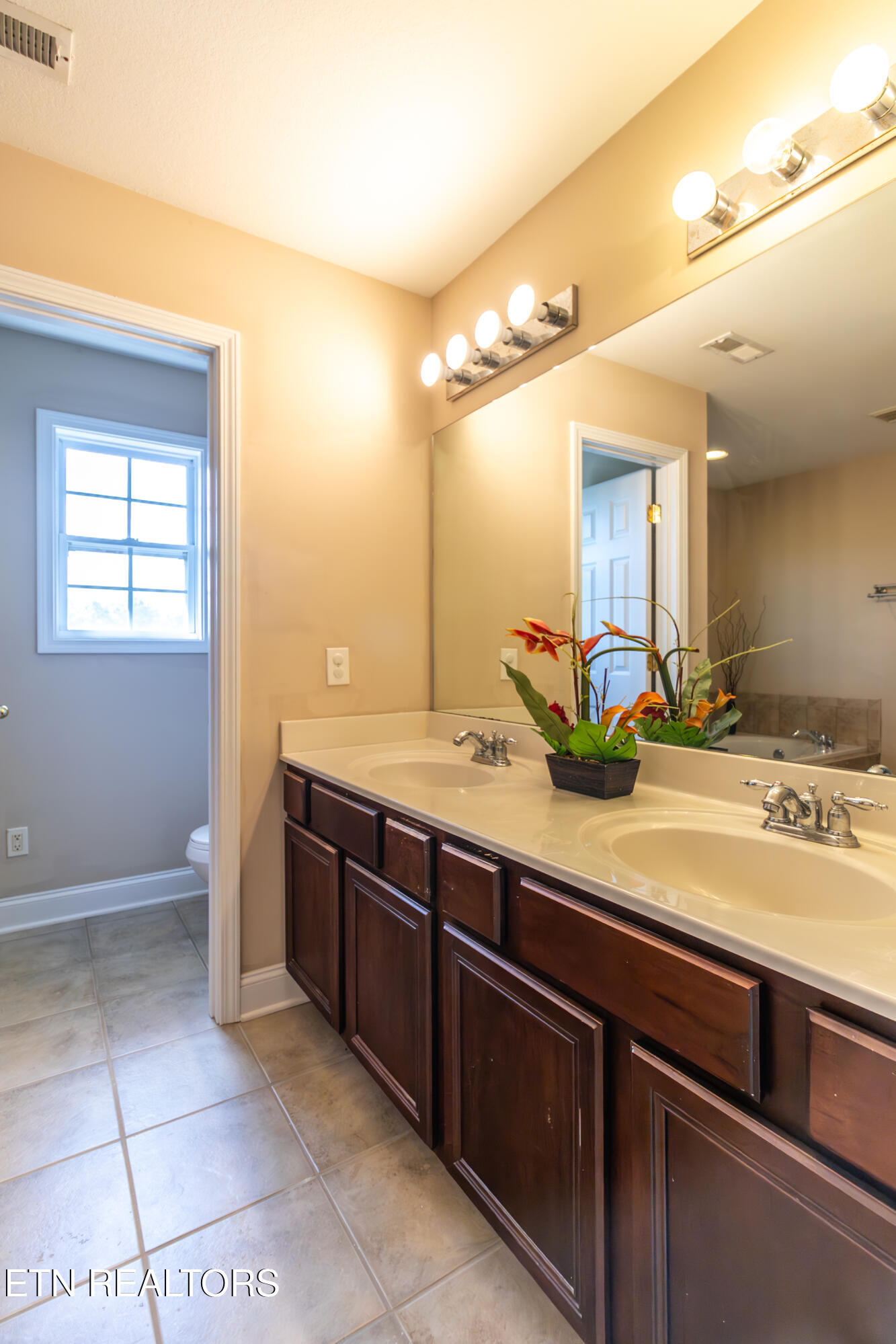 8334 Bay Garden Lane Knoxville TN 37938
