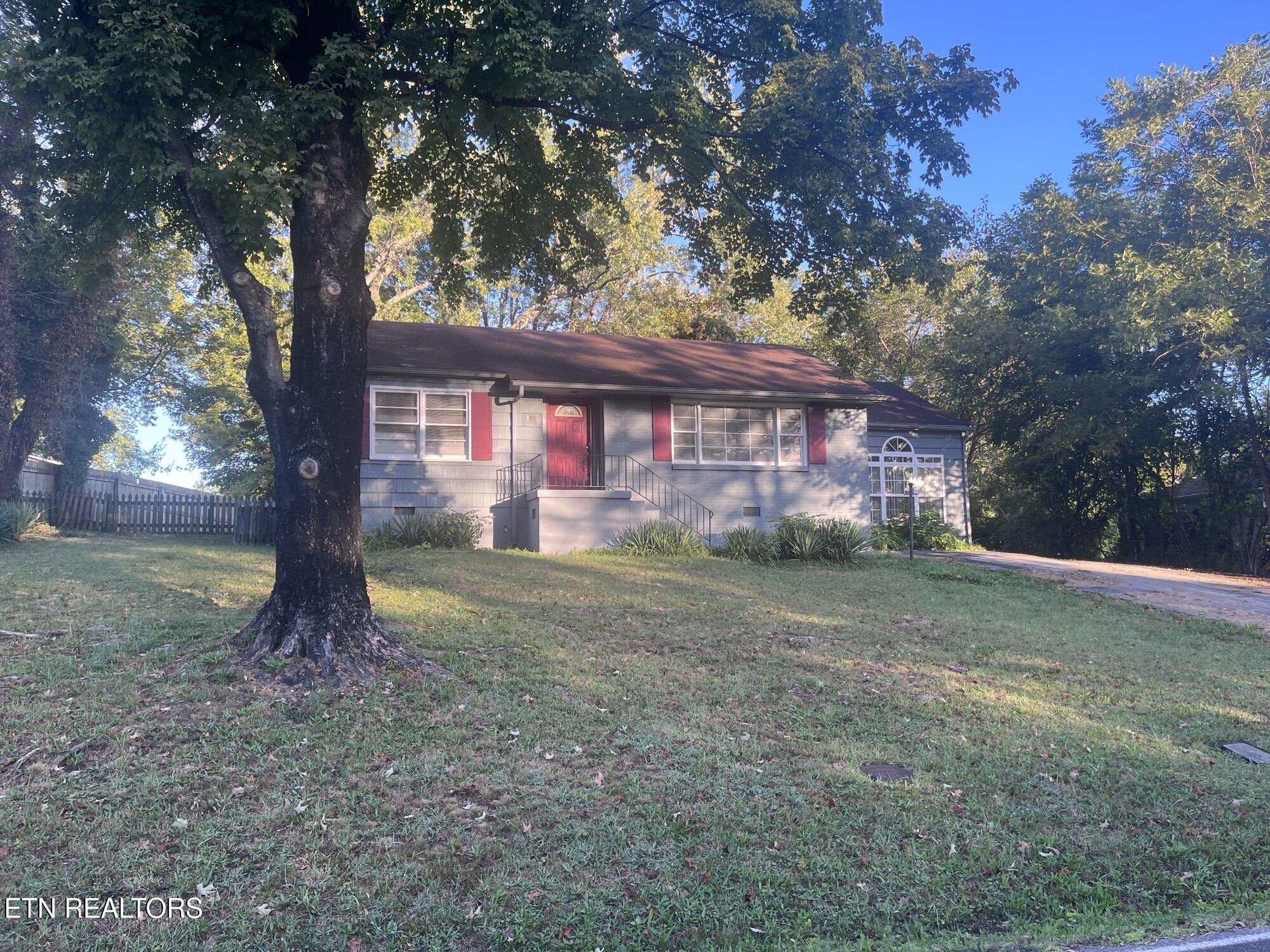 1109 Glenoaks Drive Knoxville TN 37918