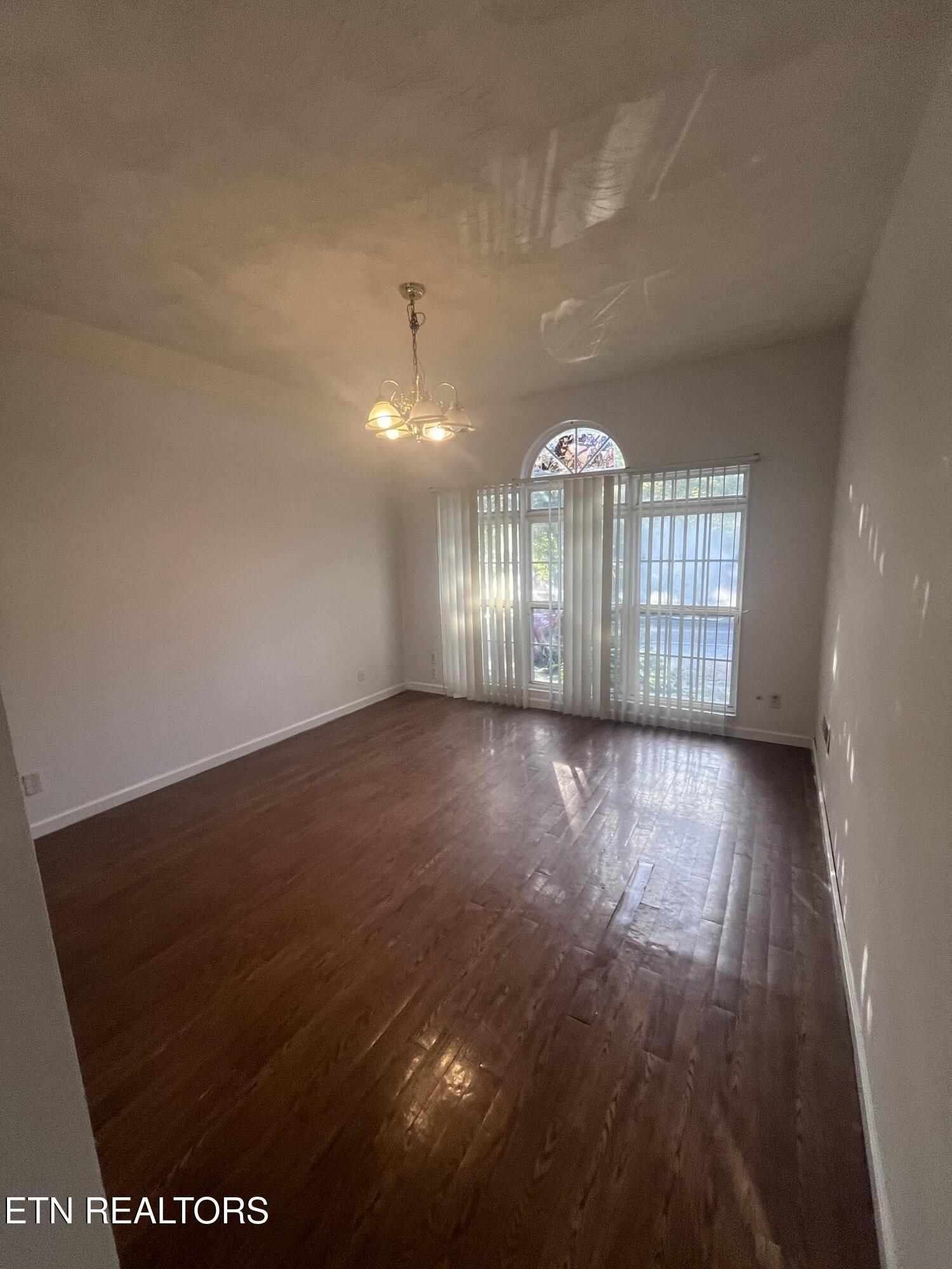 1109 Glenoaks Drive Knoxville TN 37918