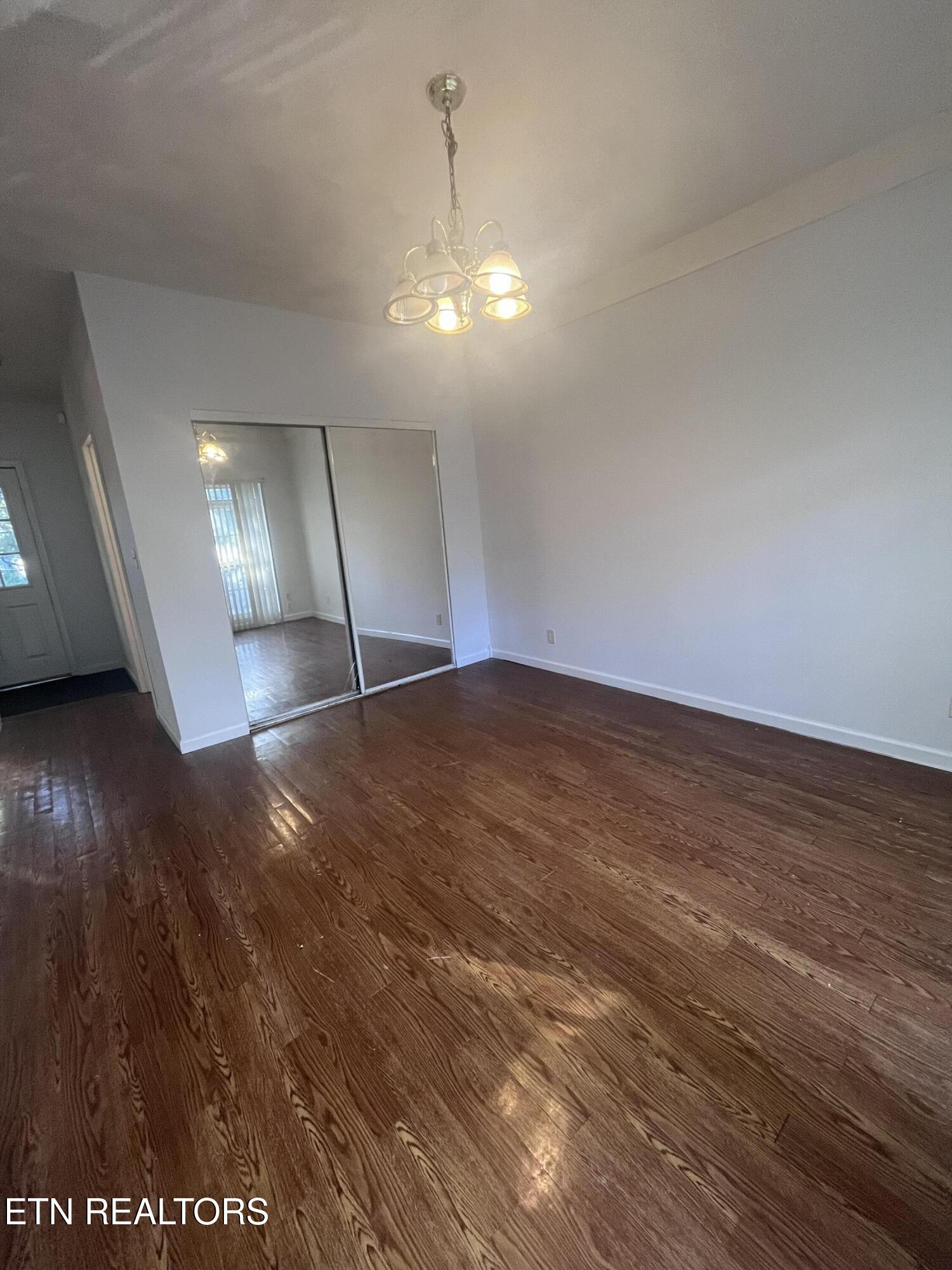 1109 Glenoaks Drive Knoxville TN 37918