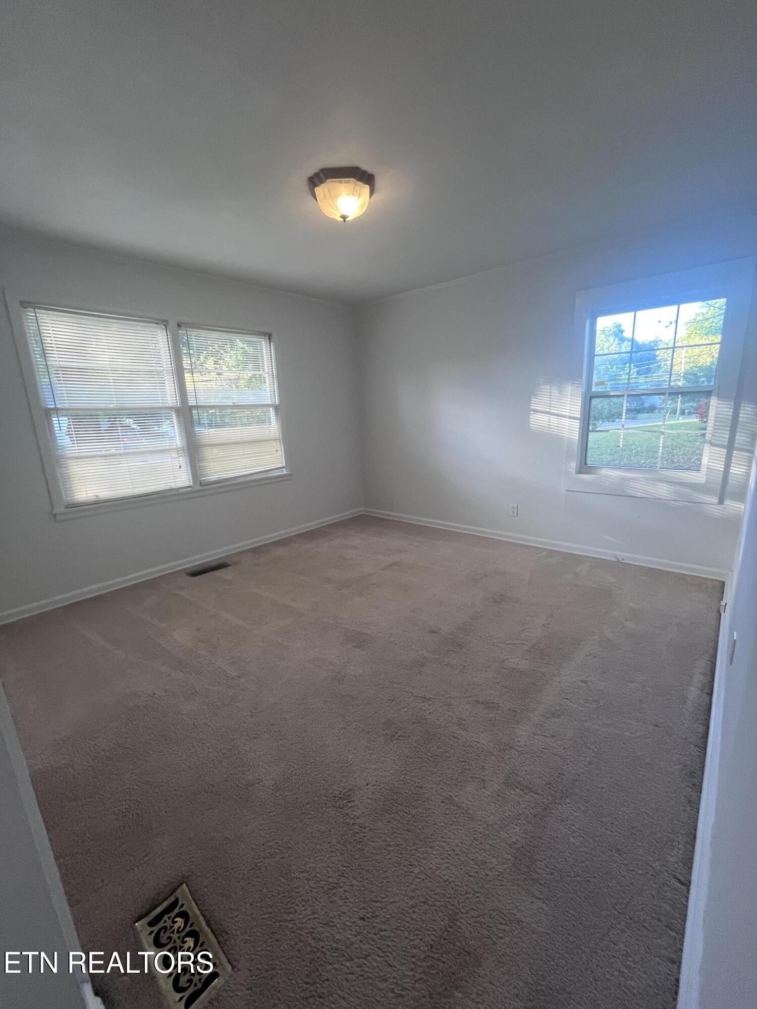 1109 Glenoaks Drive Knoxville TN 37918