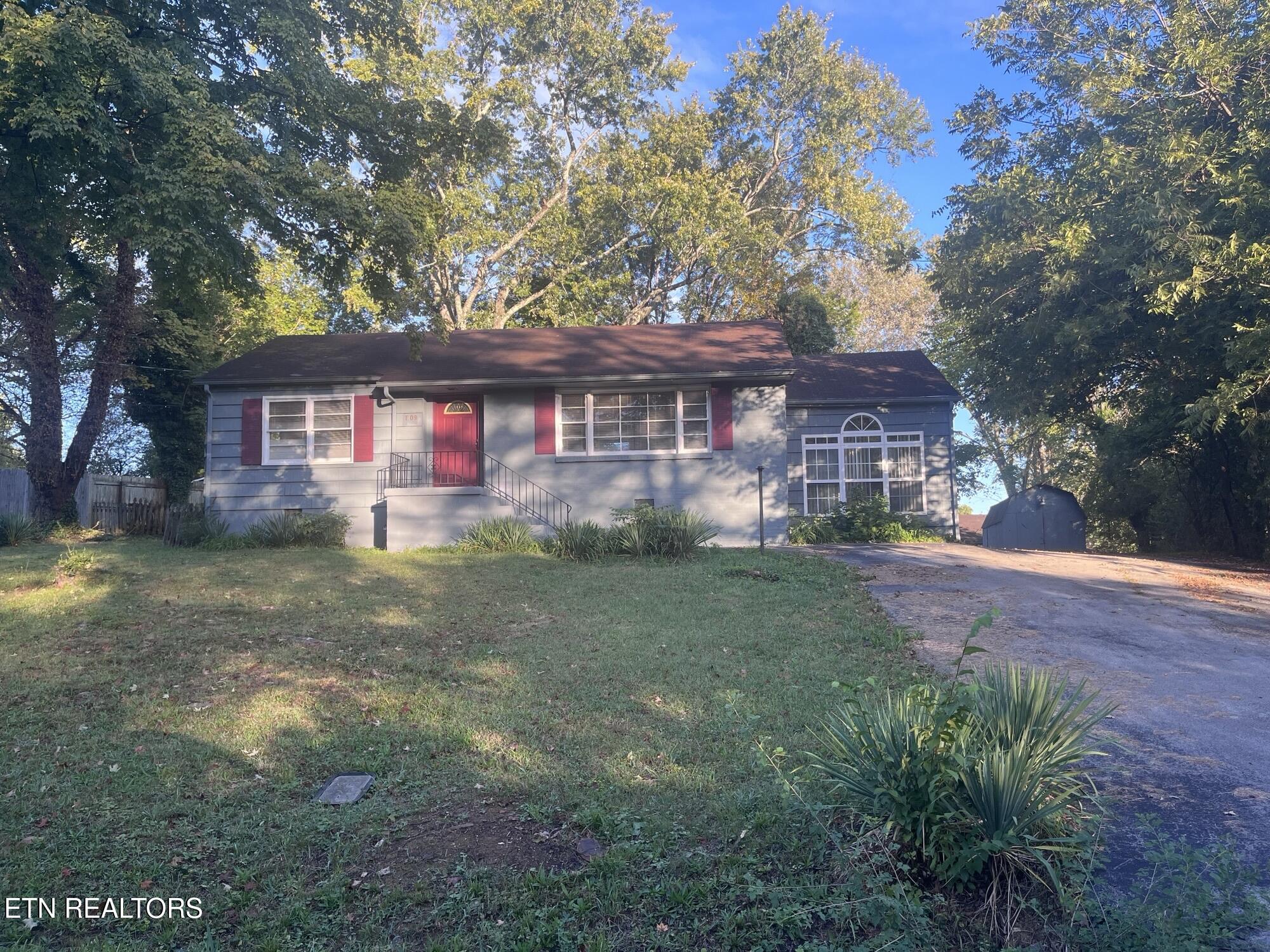 1109 Glenoaks Drive Knoxville TN 37918