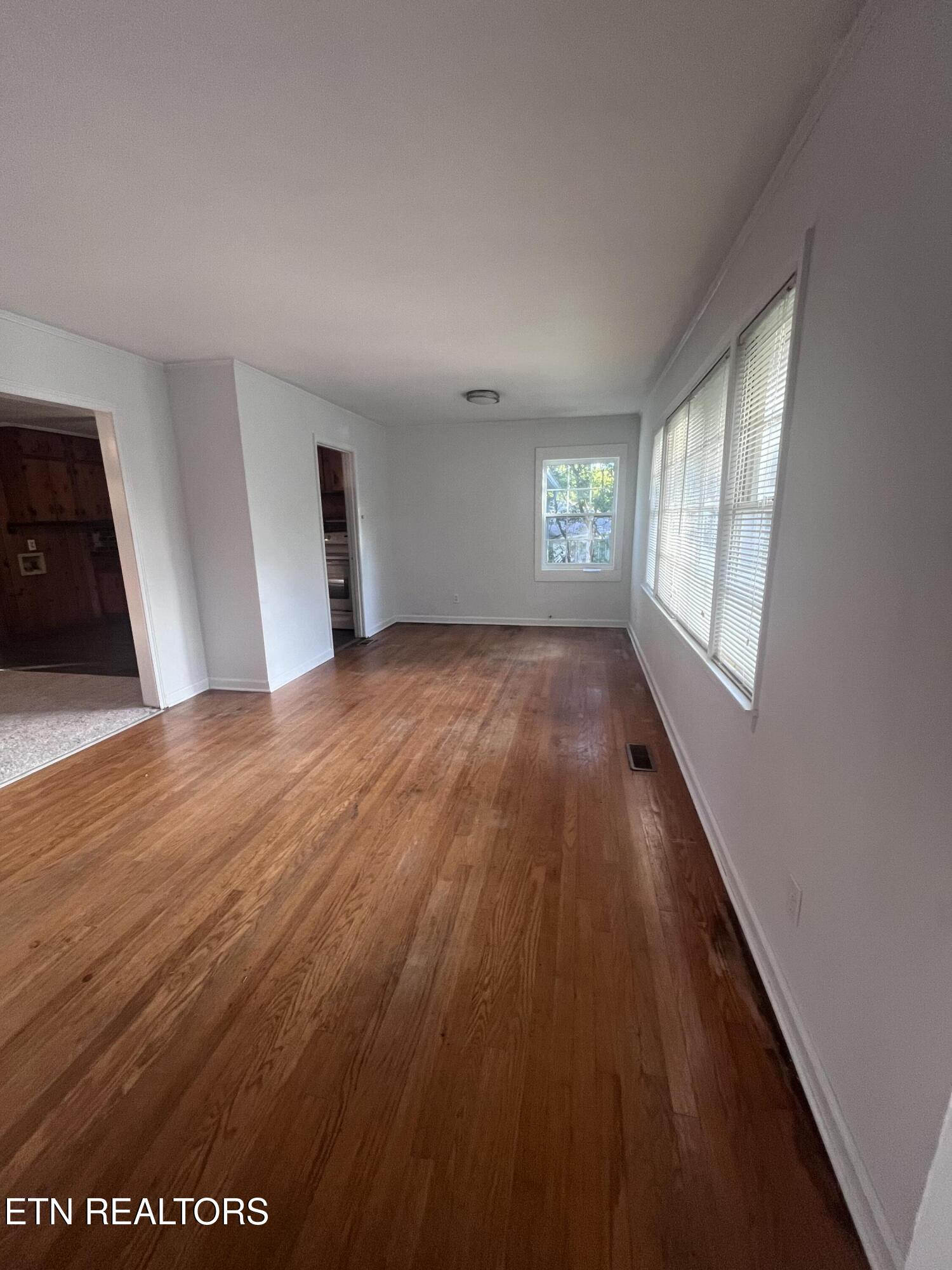 1109 Glenoaks Drive Knoxville TN 37918