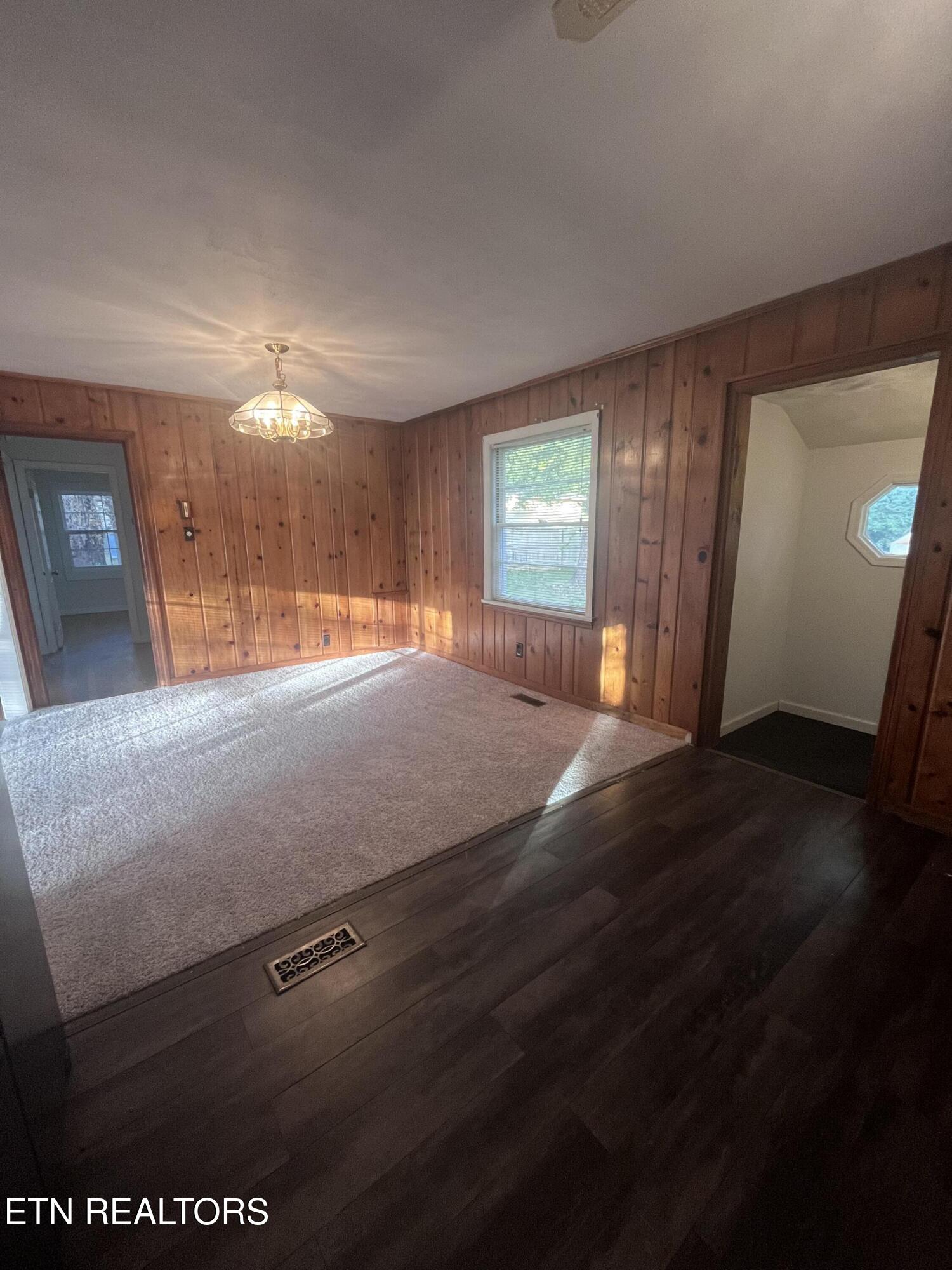 1109 Glenoaks Drive Knoxville TN 37918