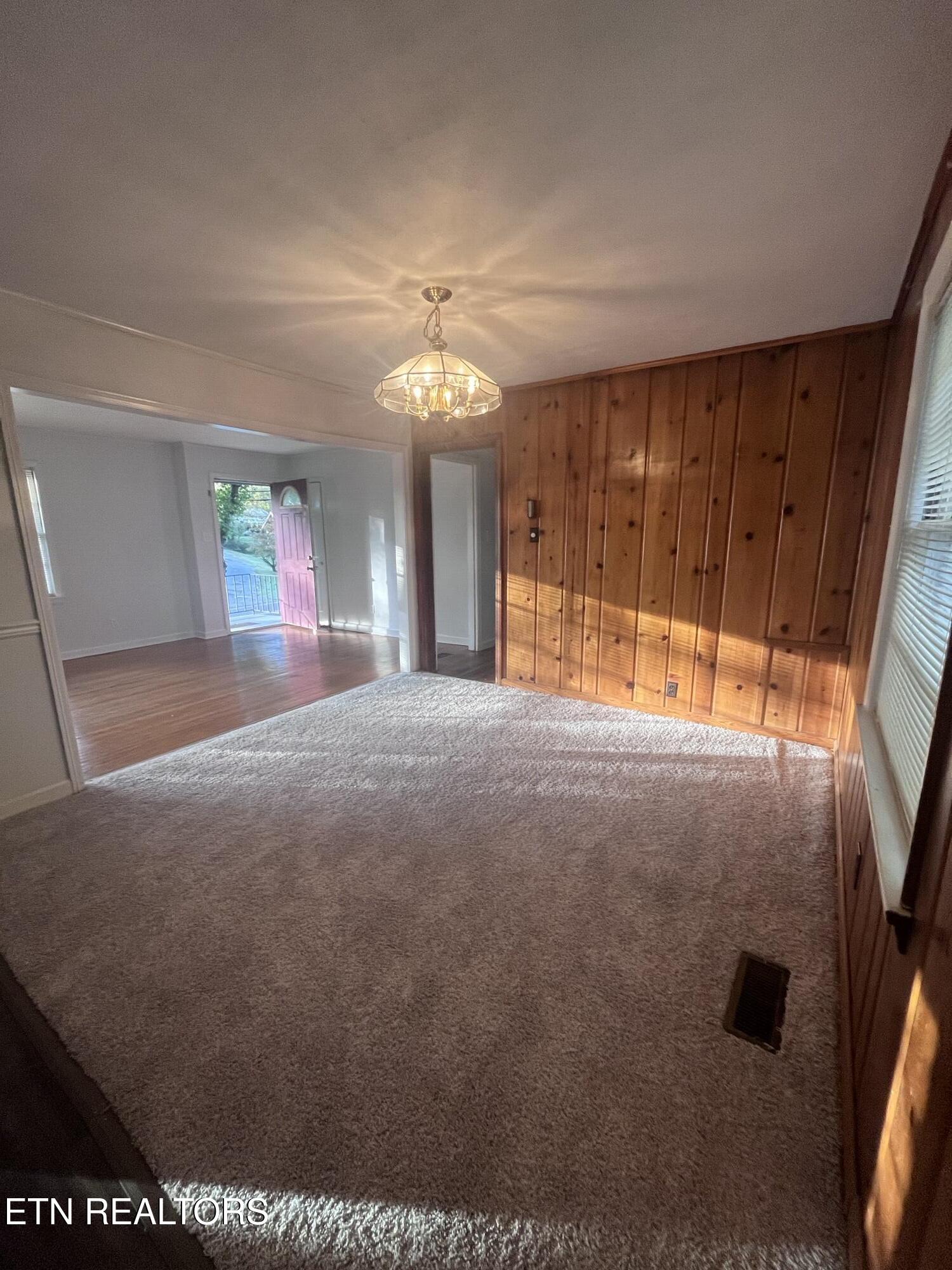 1109 Glenoaks Drive Knoxville TN 37918