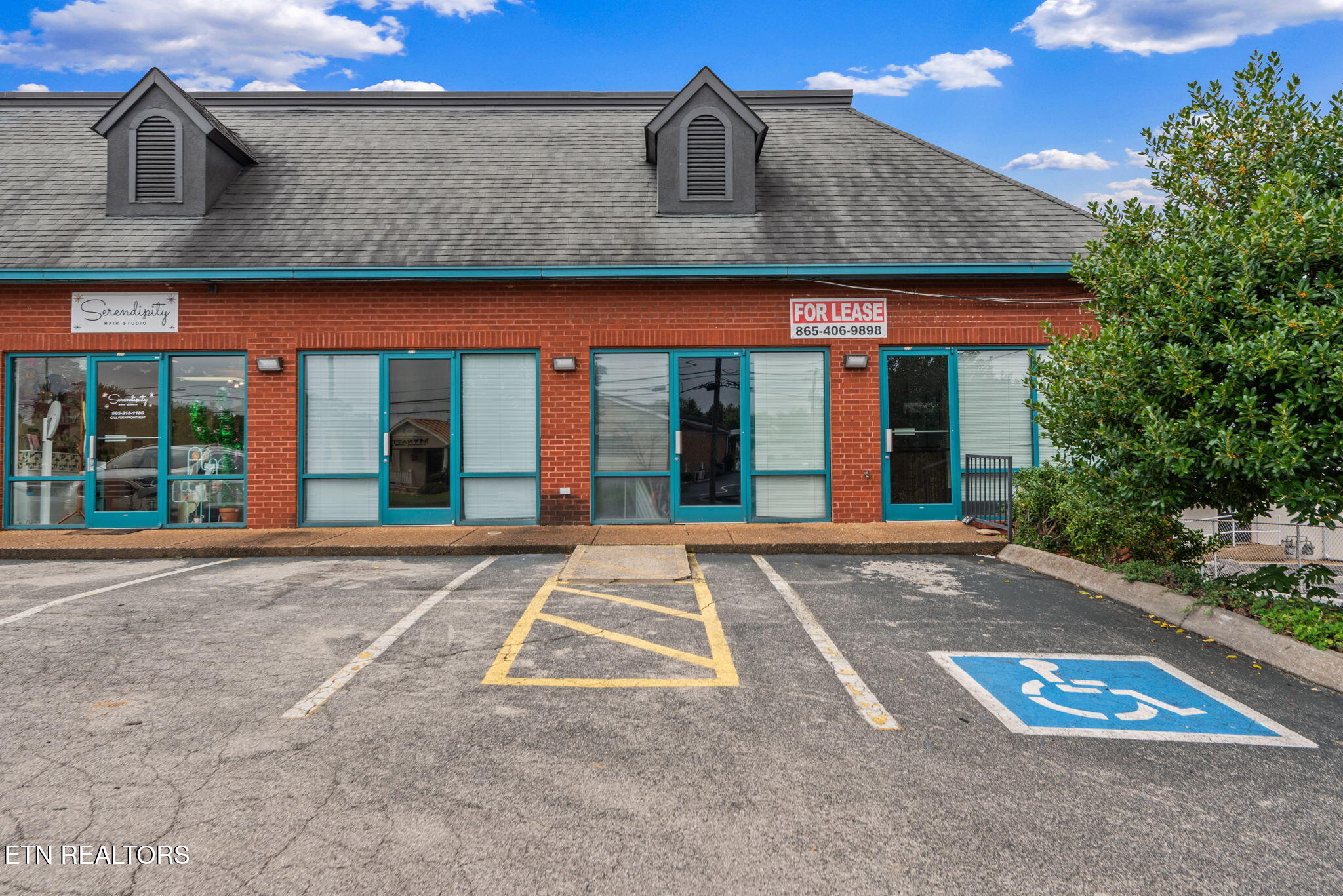 5034 N Broadway Street Knoxville TN 37918