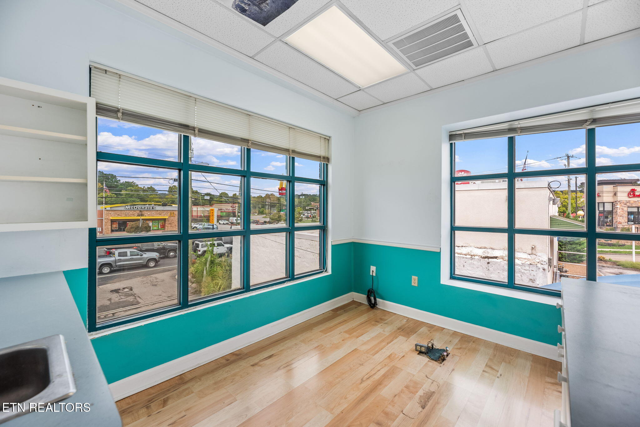 5034 N Broadway Street Knoxville TN 37918