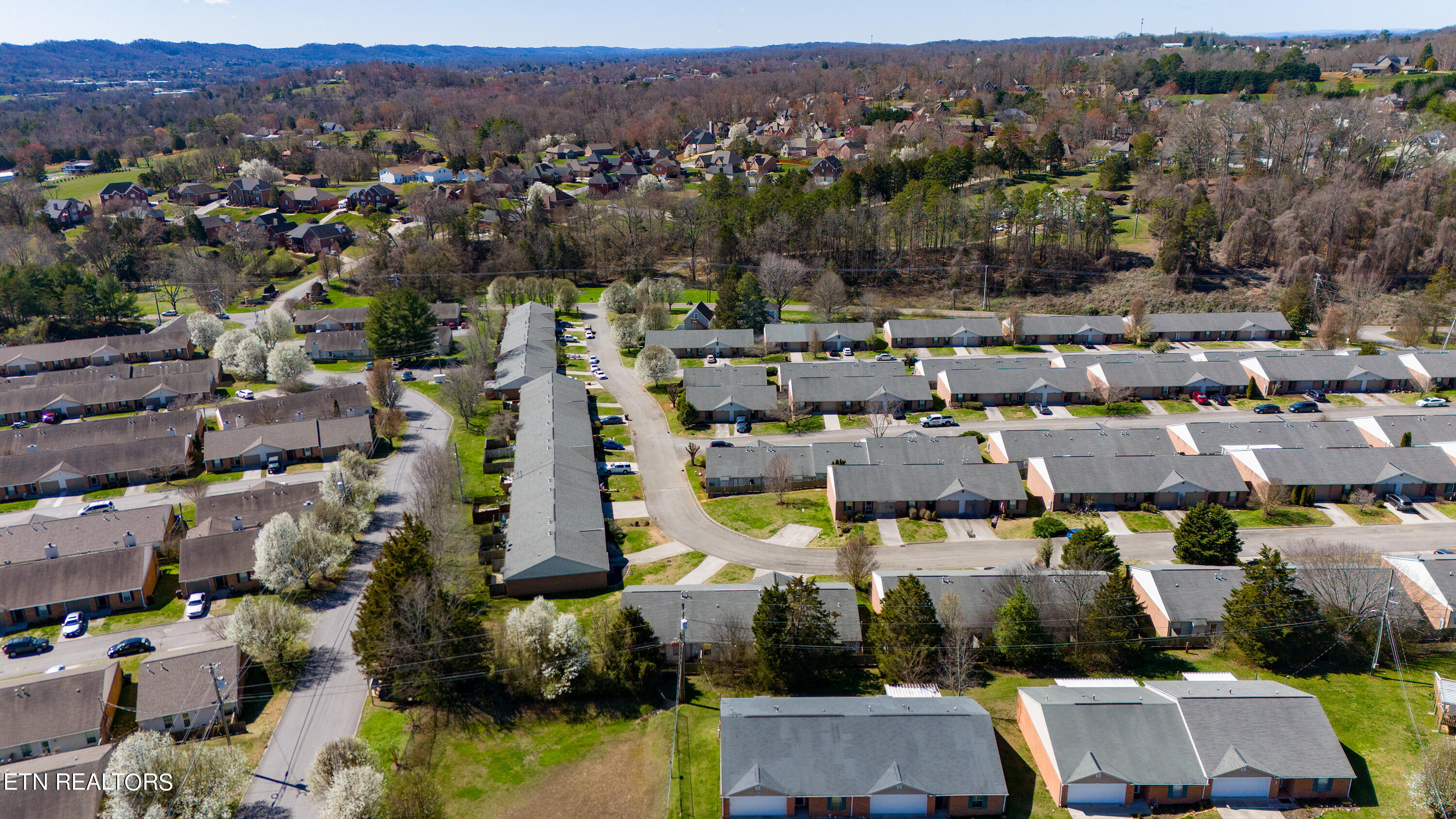 334 Hawthorne Oaks Way Powell TN 37849
