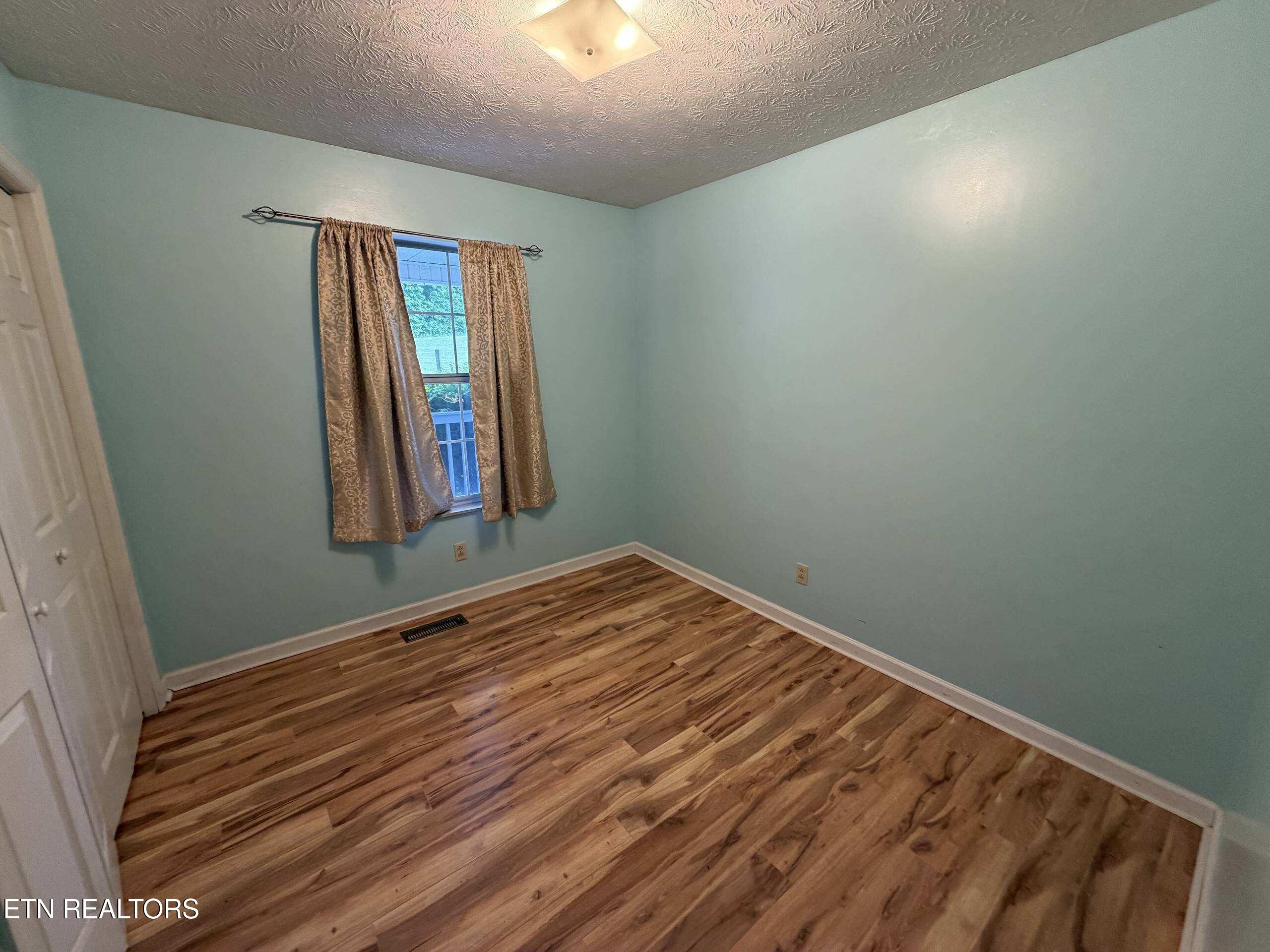 3175 Dutch Valley Road Clinton TN 37716