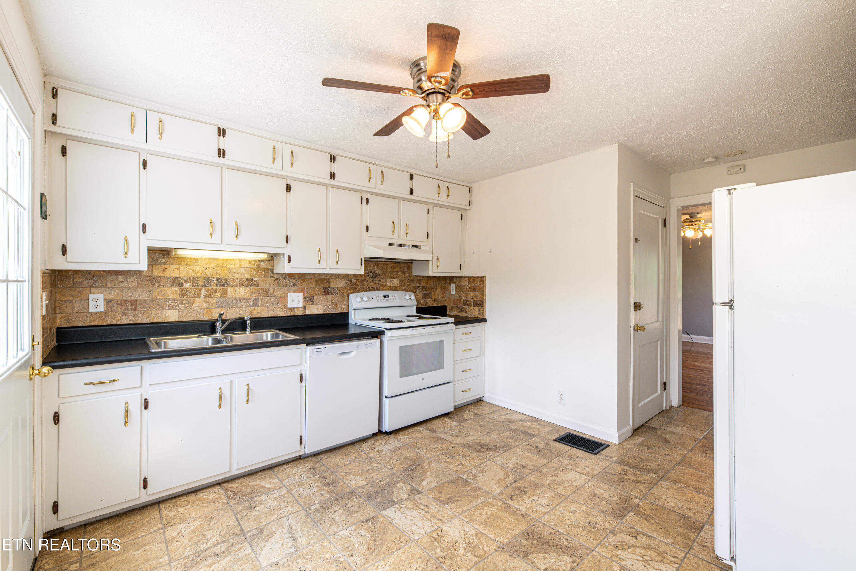 1314 Goldleaf Street Maryville TN 37801