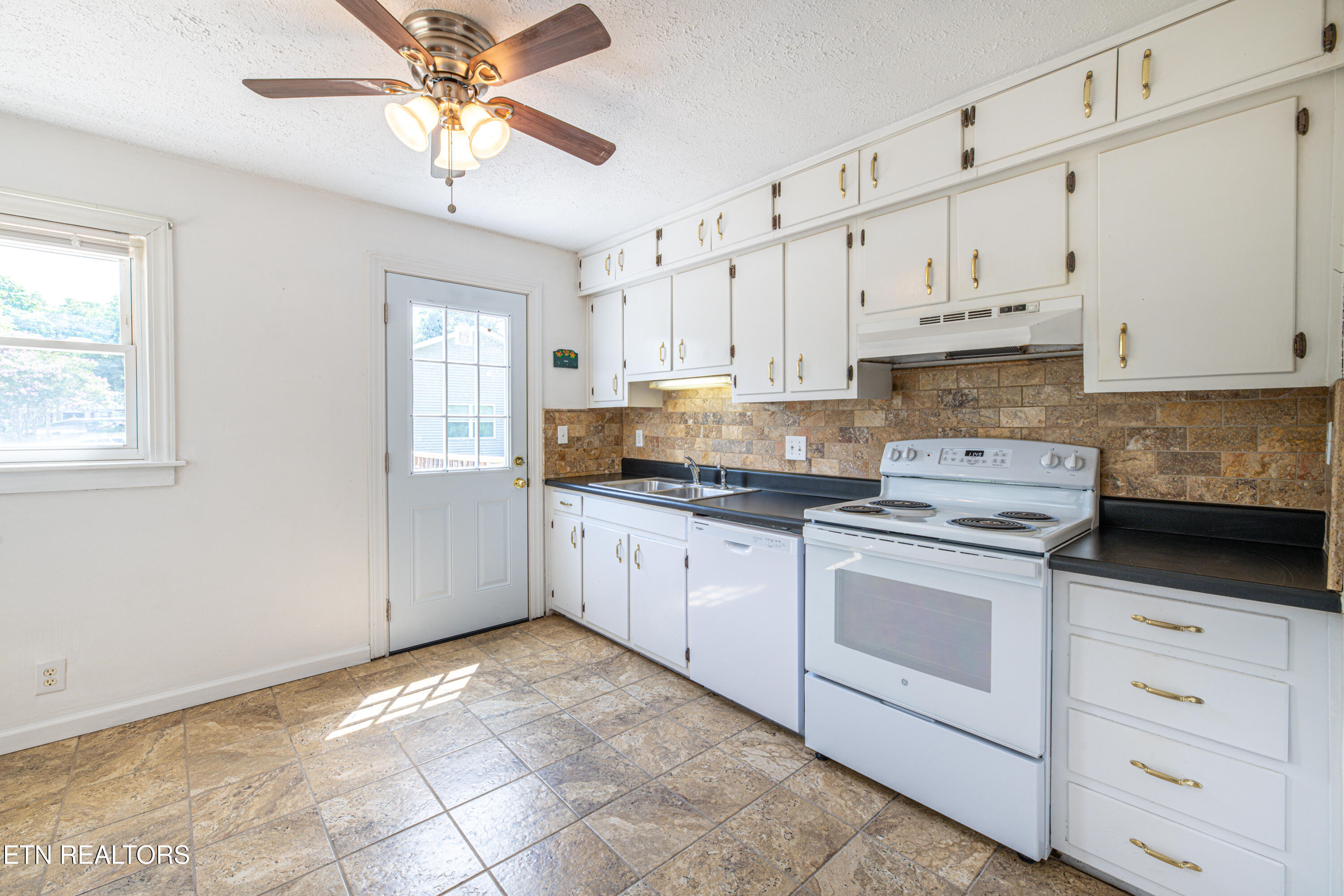 1314 Goldleaf Street Maryville TN 37801