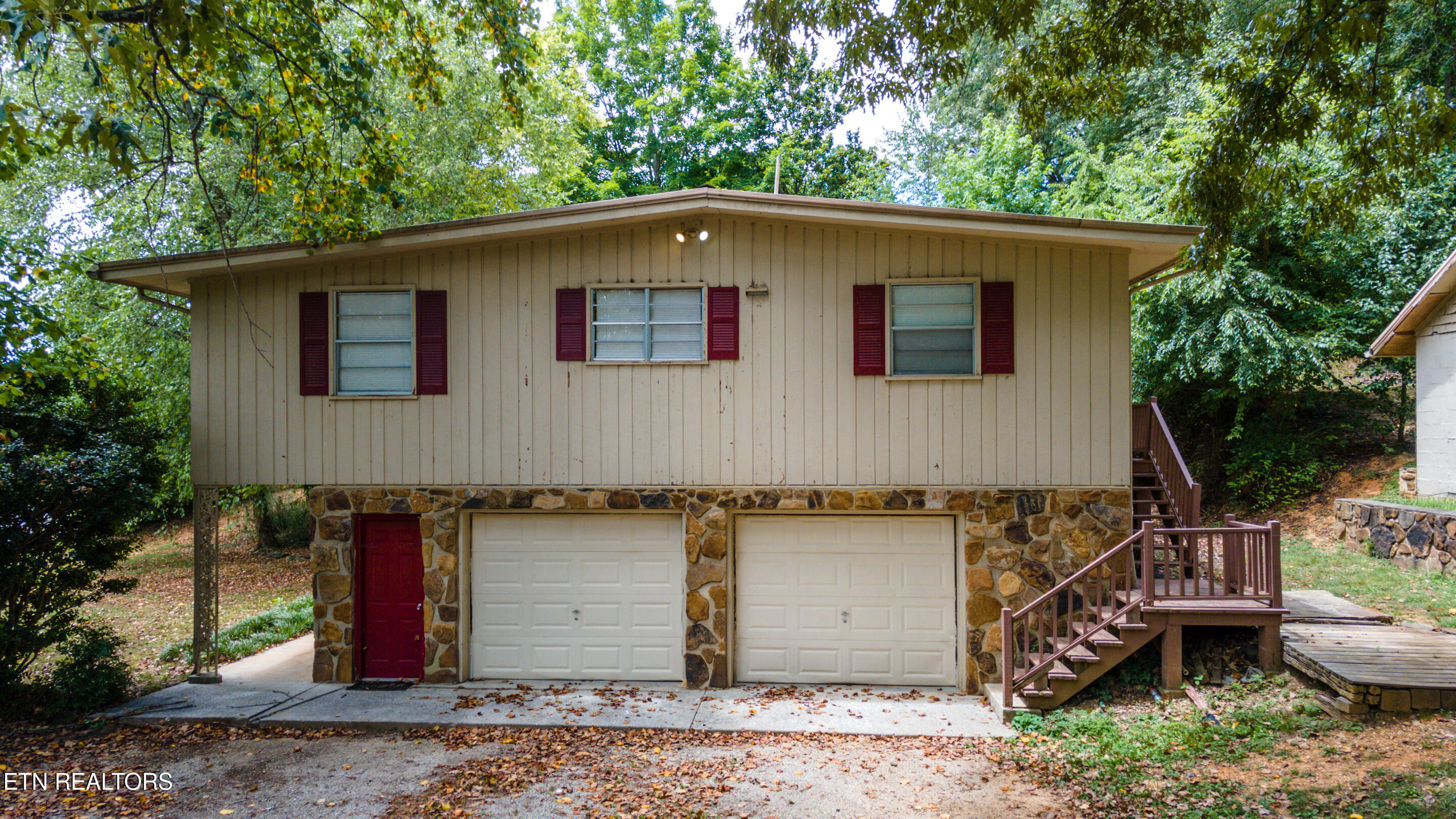 630 Colonial Drive Harriman TN 37748