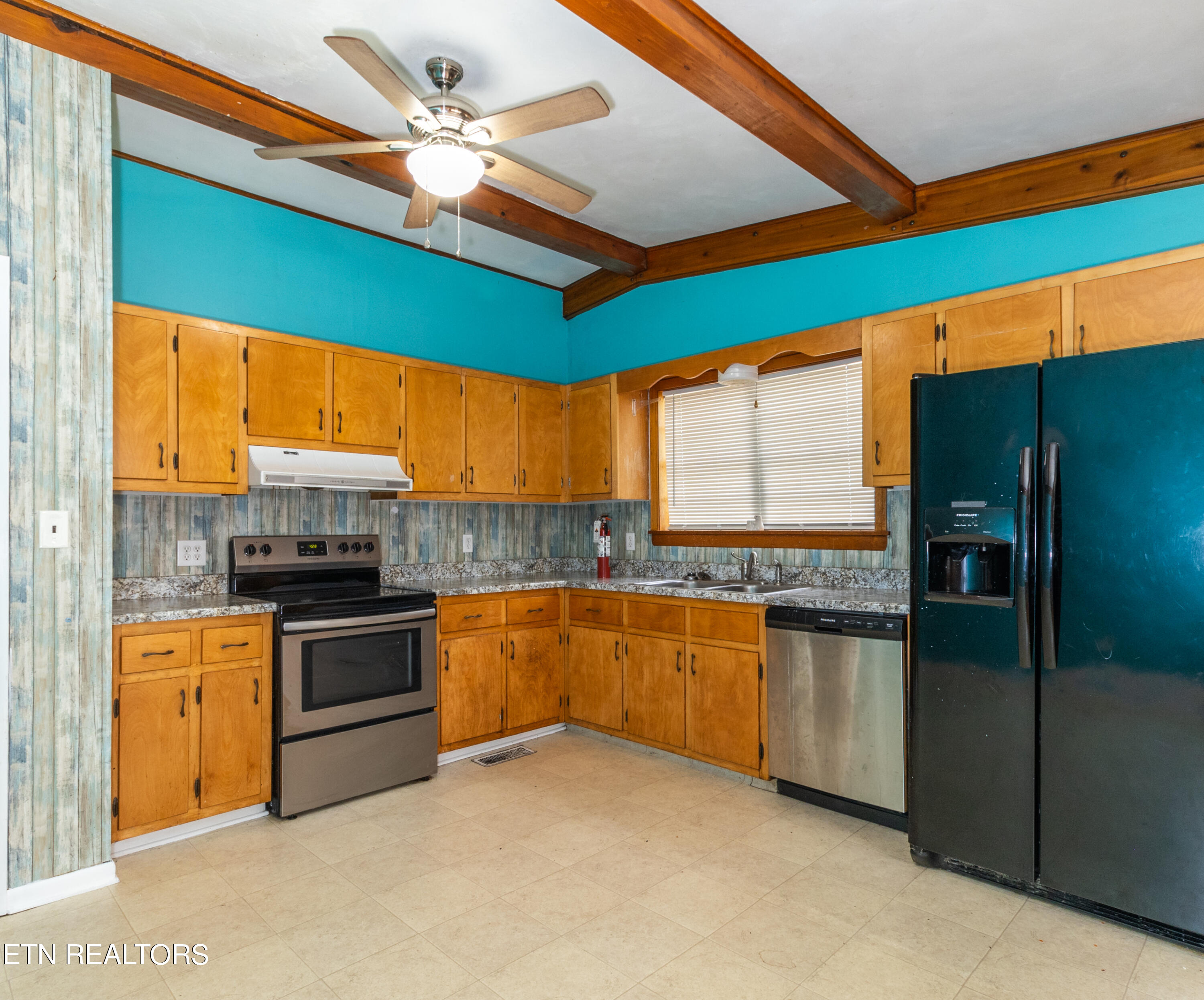 630 Colonial Drive Harriman TN 37748