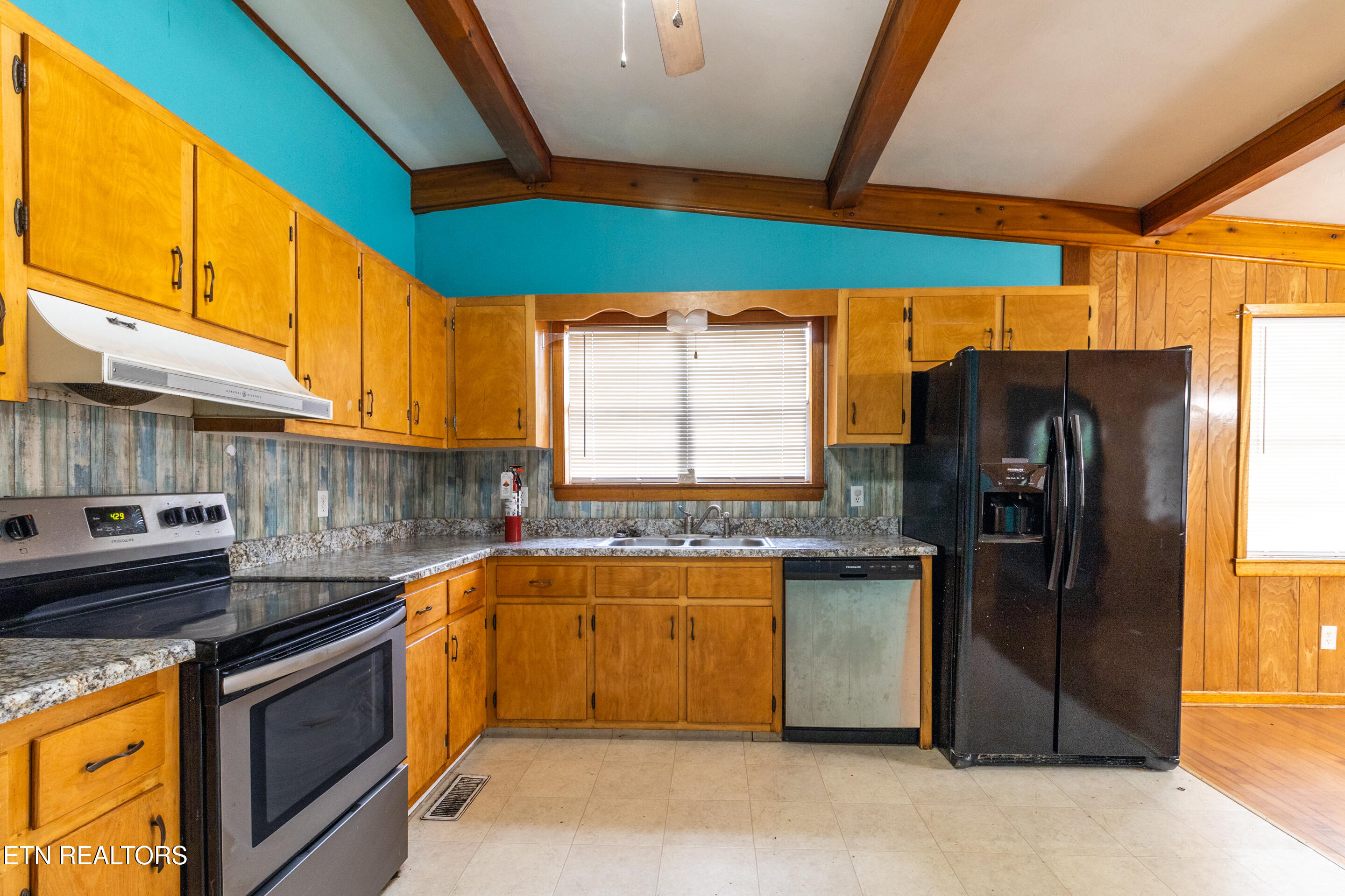 630 Colonial Drive Harriman TN 37748