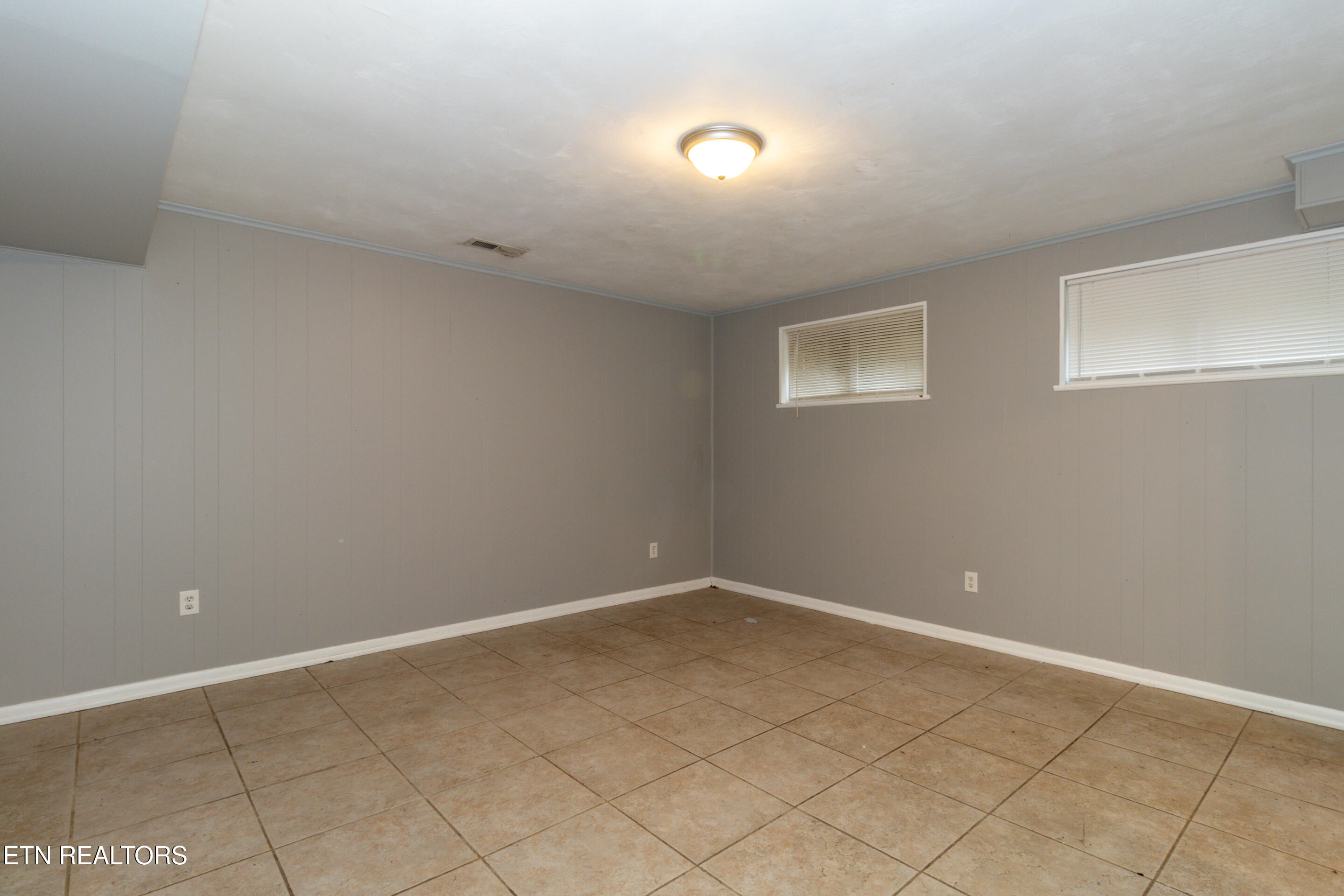 630 Colonial Drive Harriman TN 37748