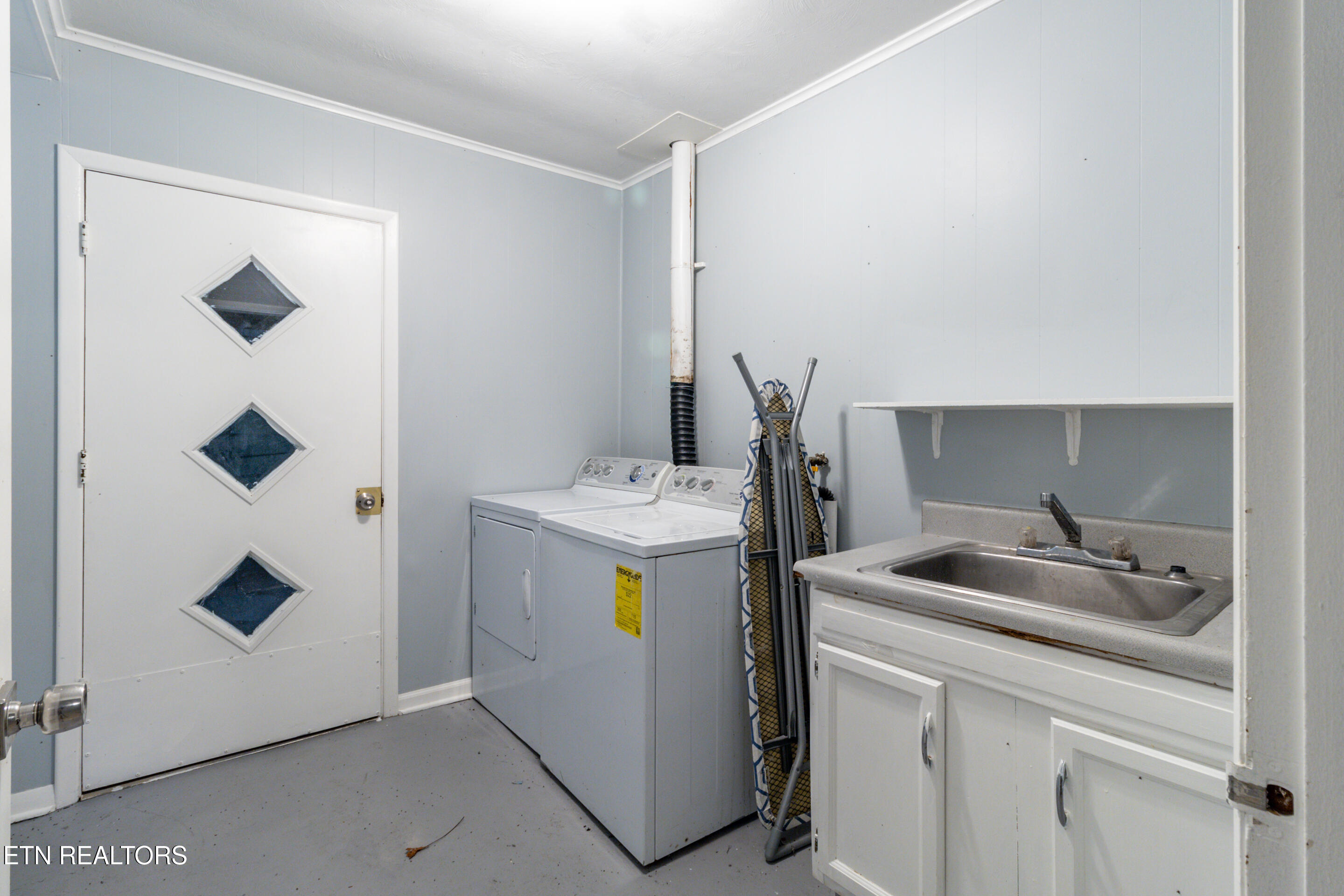 630 Colonial Drive Harriman TN 37748