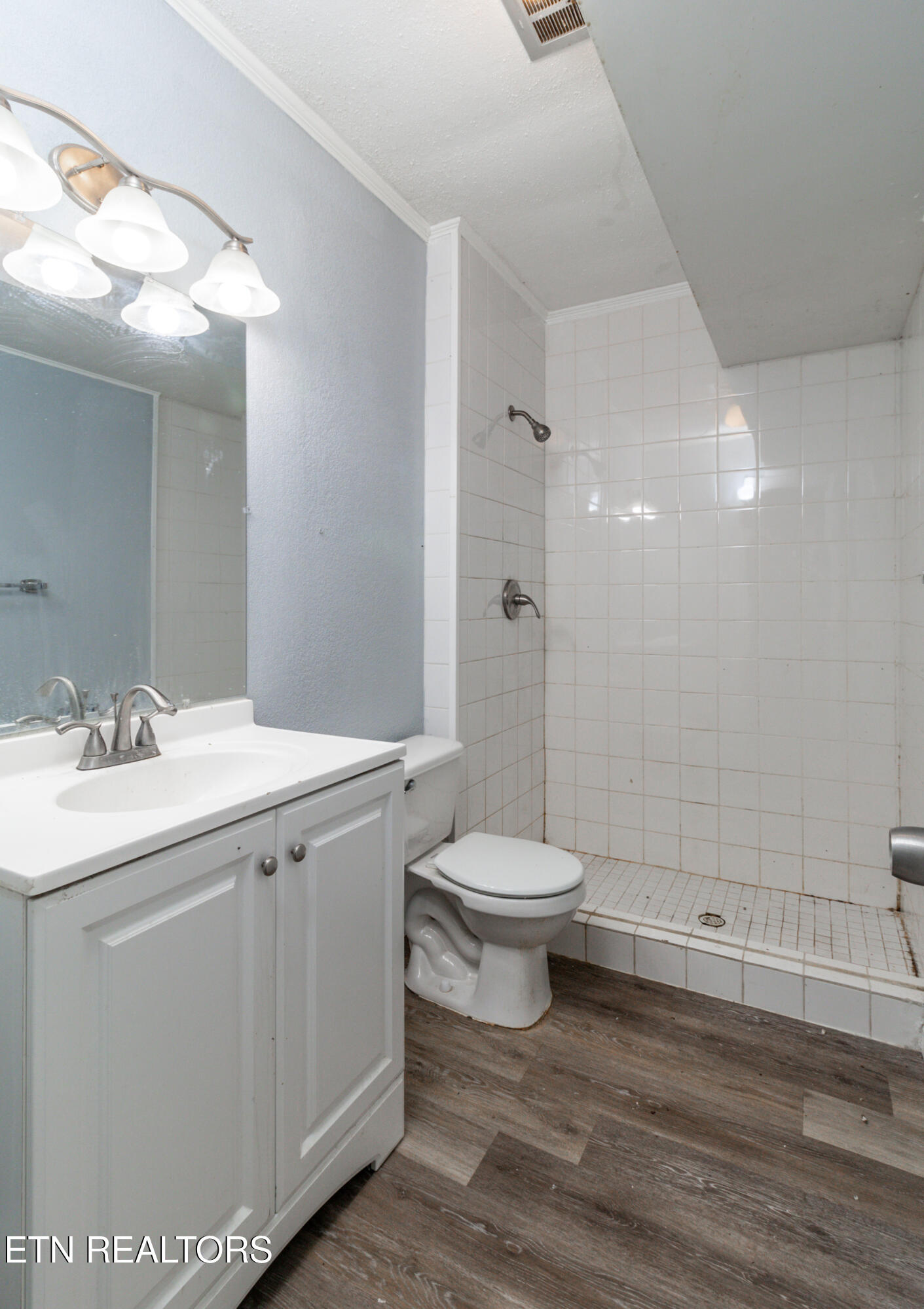 630 Colonial Drive Harriman TN 37748