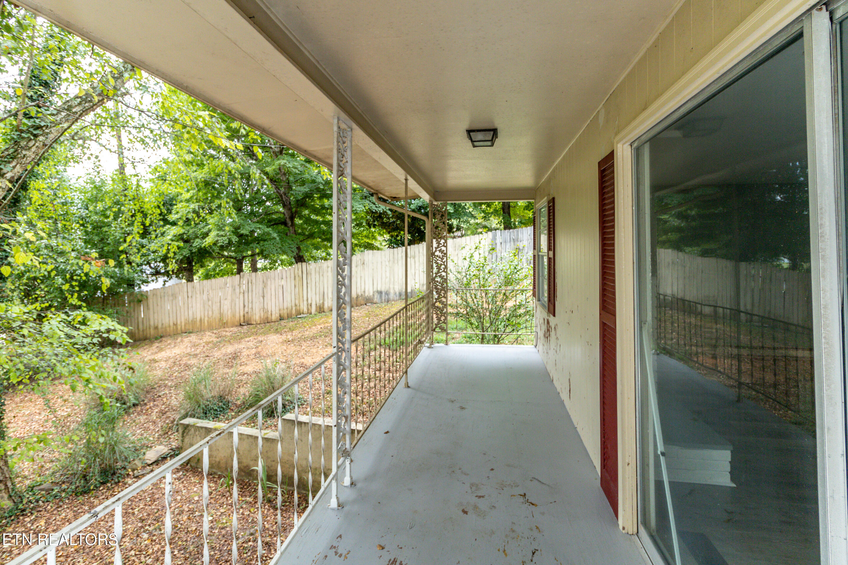 630 Colonial Drive Harriman TN 37748